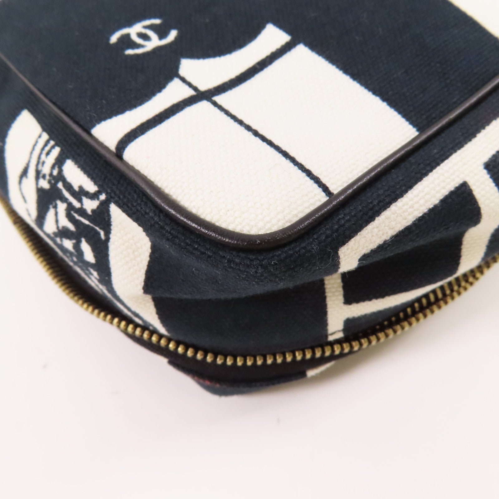 CHANEL 帆布Cosmetic Pouch金扣小袋