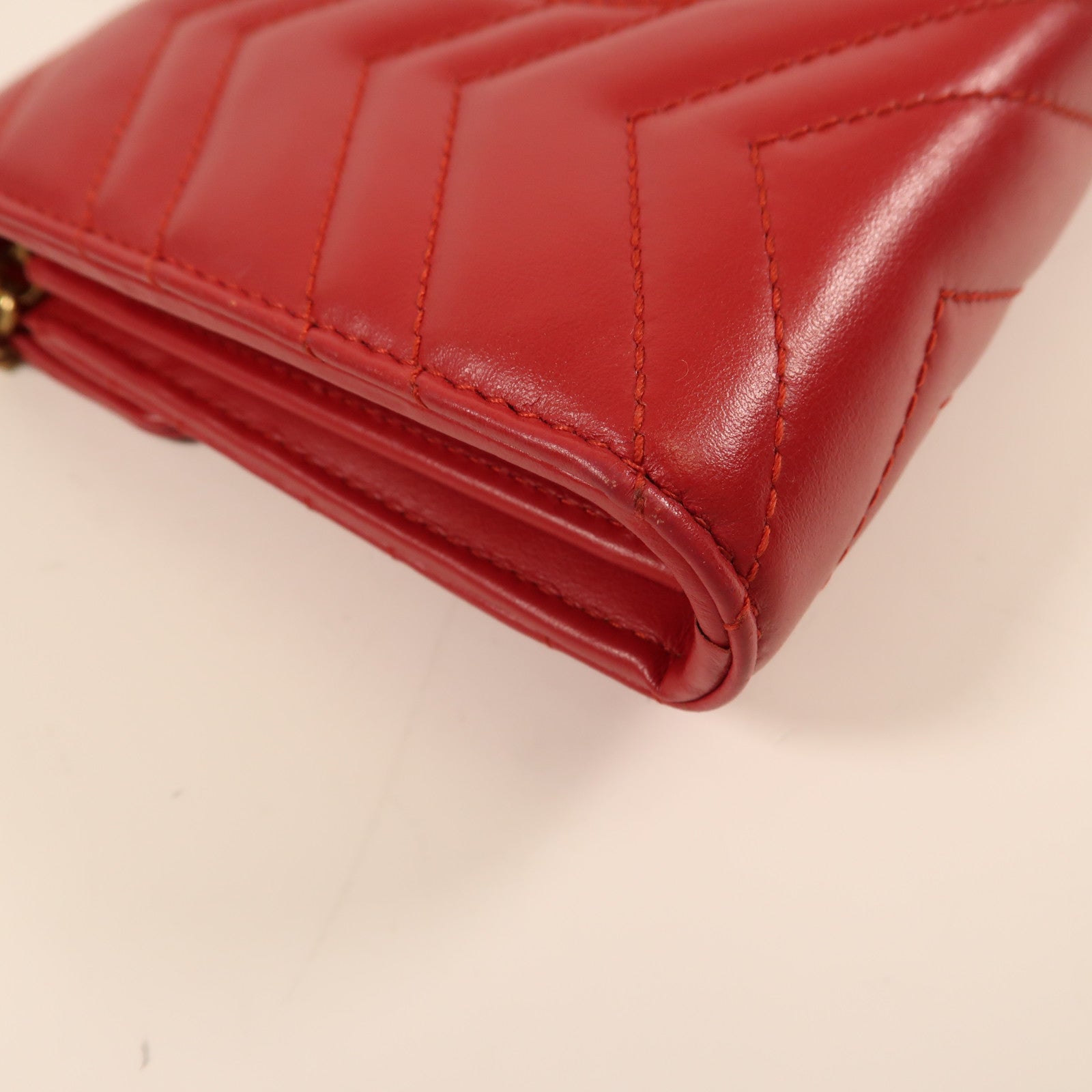 GUCCI 牛皮皮革GG Marmont金扣鏈帶肩背袋