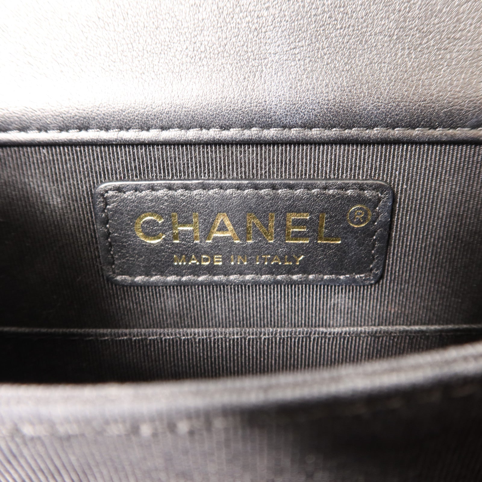 CHANEL 牛皮皮革Le Boy金扣鏈帶肩背袋