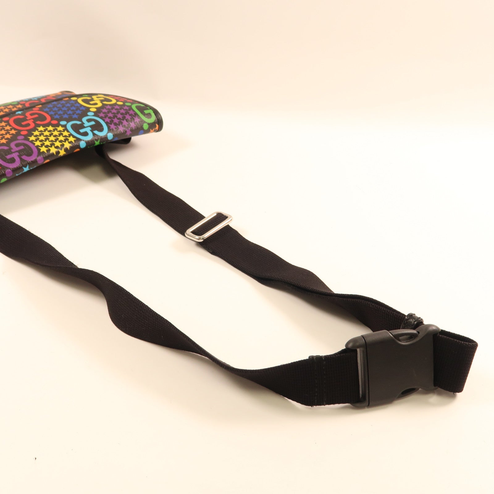 GUCCI 塗層帆布Waist Bag銀扣肩背袋黑色/彩色