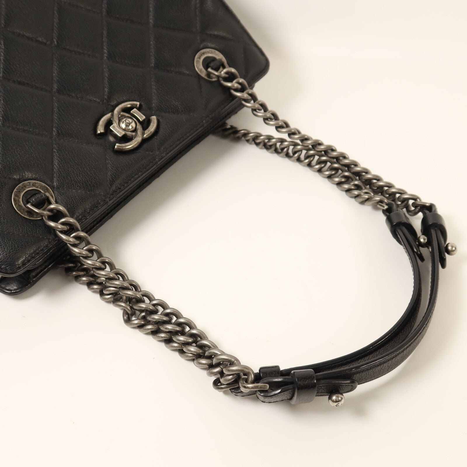 CHANEL 牛皮皮革Chain Shoulder銀扣鏈帶肩背袋