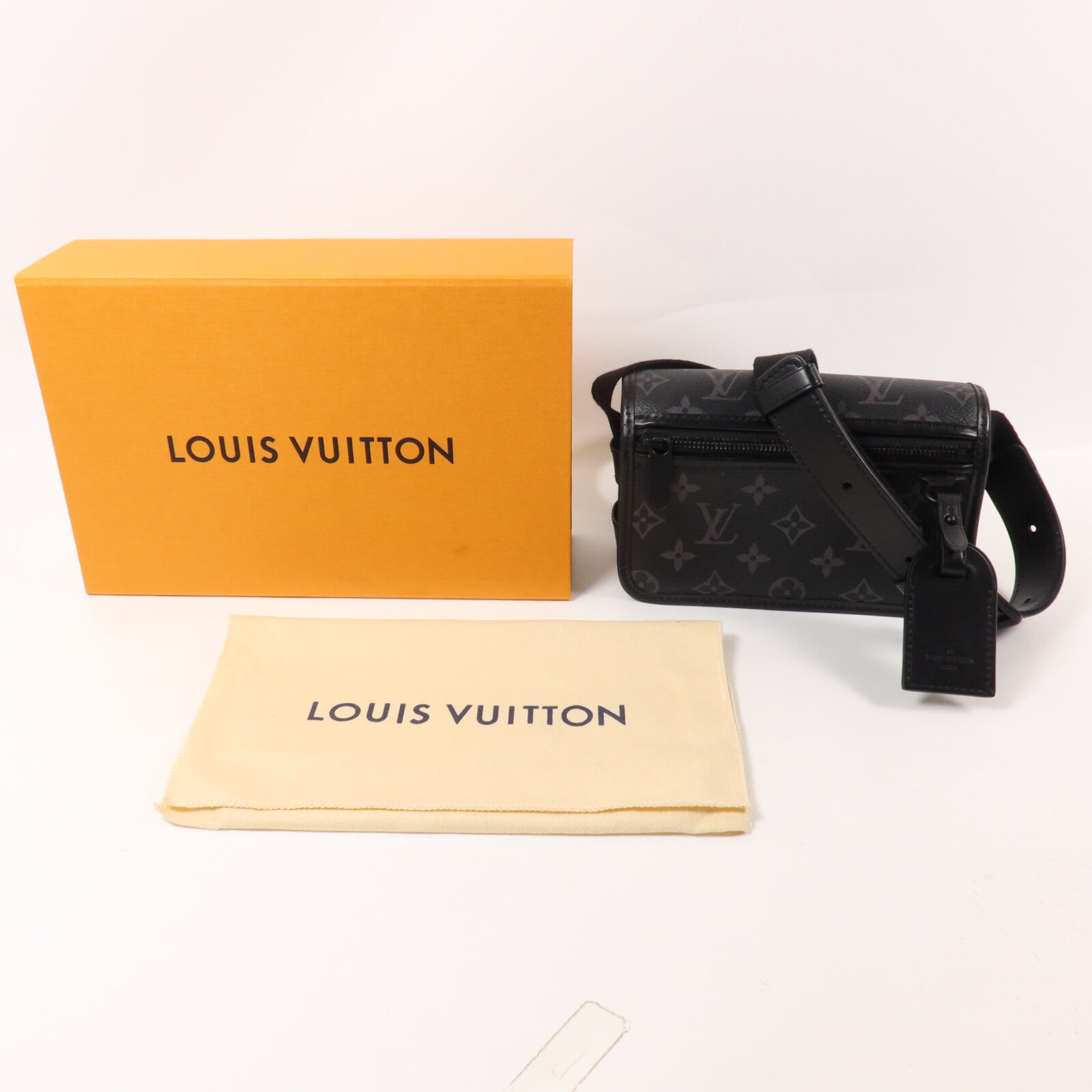 LOUIS VUITTON Monogram Eclipse Bosphore Wearable Wallet肩背袋