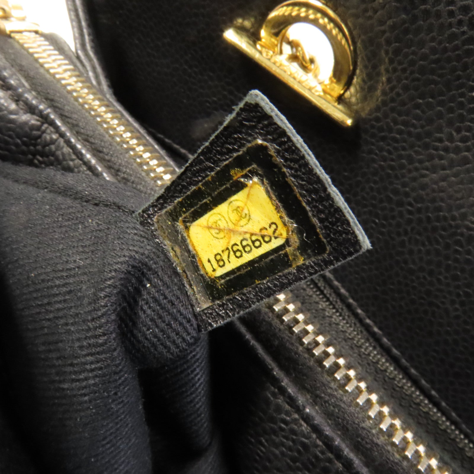 CHANEL 牛皮皮革Timeless CC金扣鏈帶肩背袋