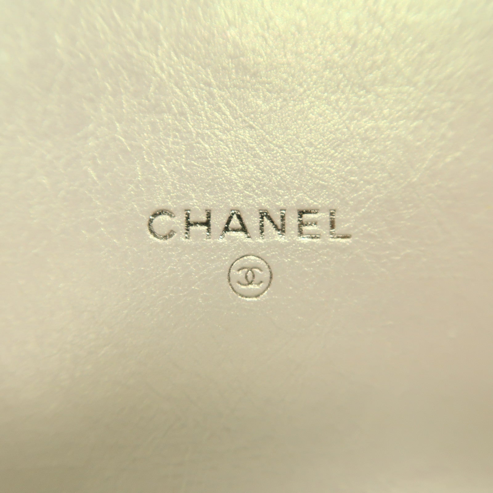 CHANEL 【激減優惠】菱格羊皮皮革Phone Case銀扣肩背袋珍珠灰色