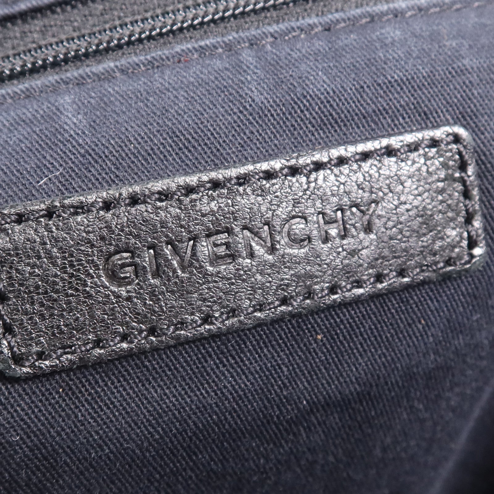 GIVENCHY 牛皮皮革Shoulder Bag金扣肩背袋