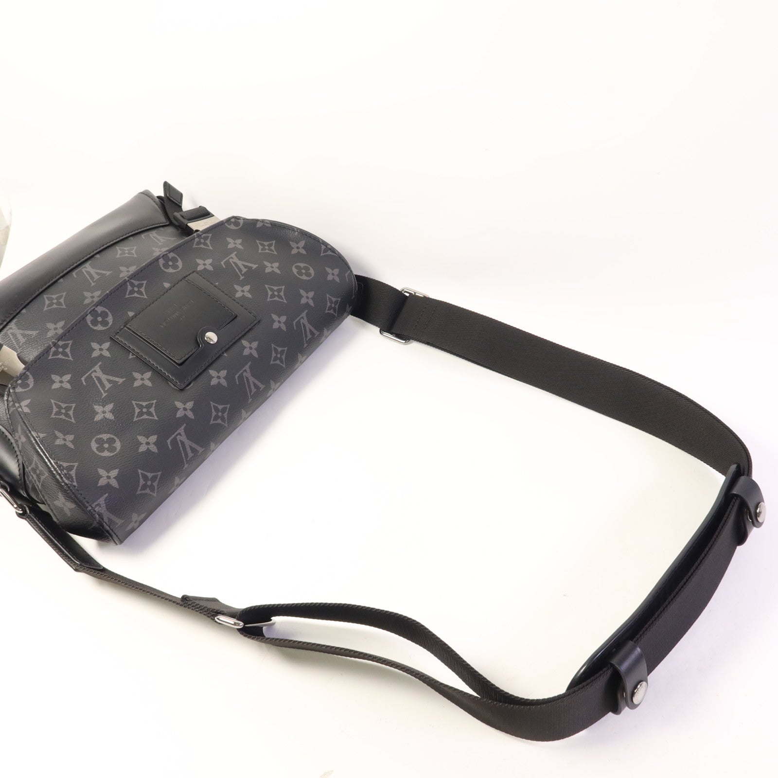LOUIS VUITTON Monogram Eclipse Messenger PM Voyager銀扣肩背袋