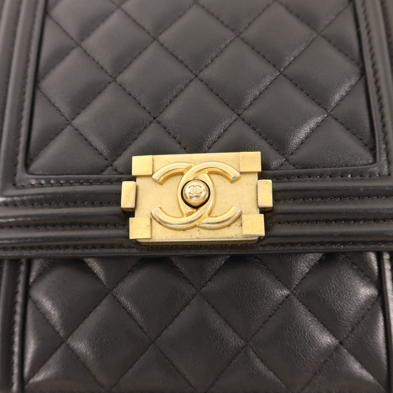 CHANEL 牛皮皮革Le Boy金扣鏈帶肩背袋