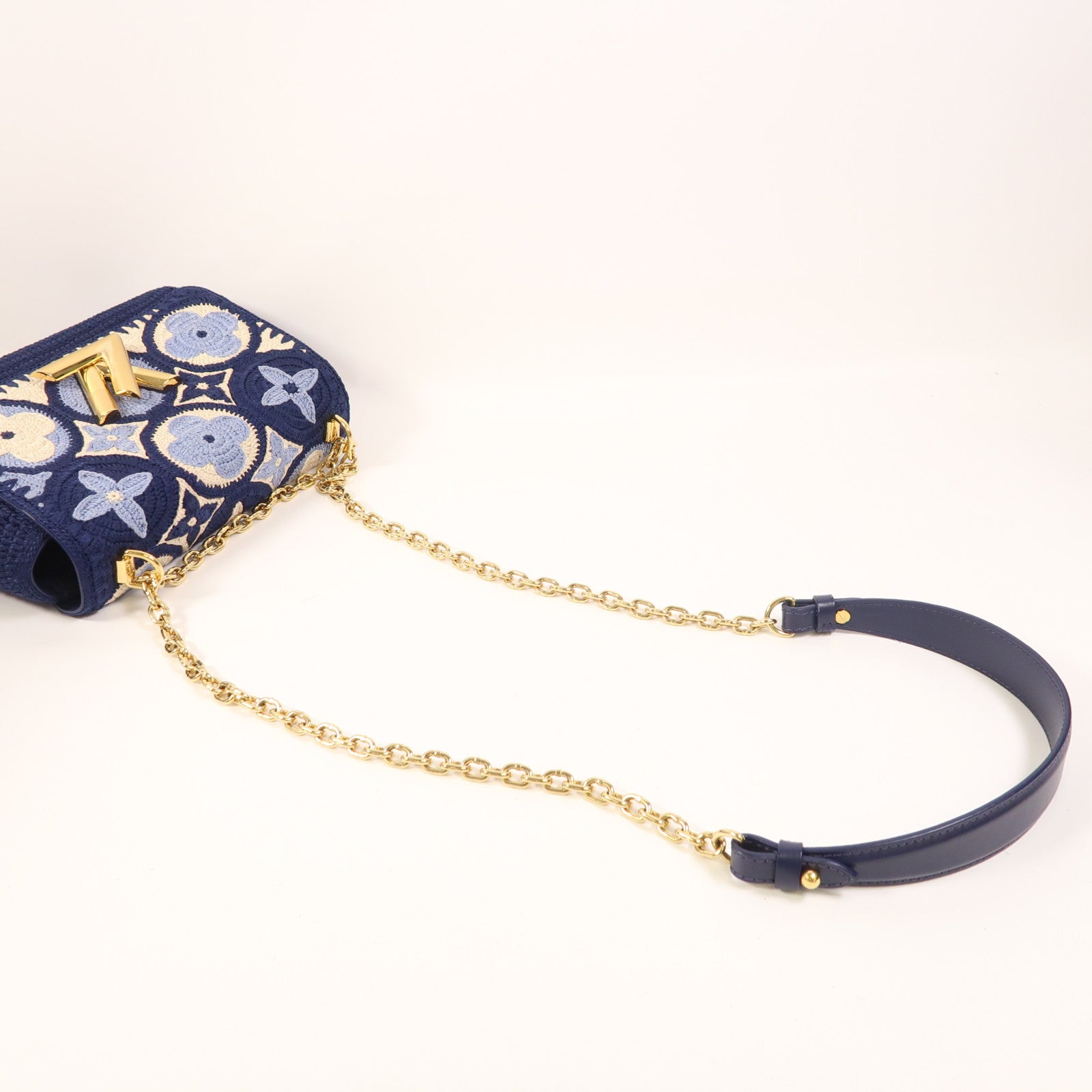 LOUIS VUITTON Crochet Twist MM金扣鏈帶肩背袋