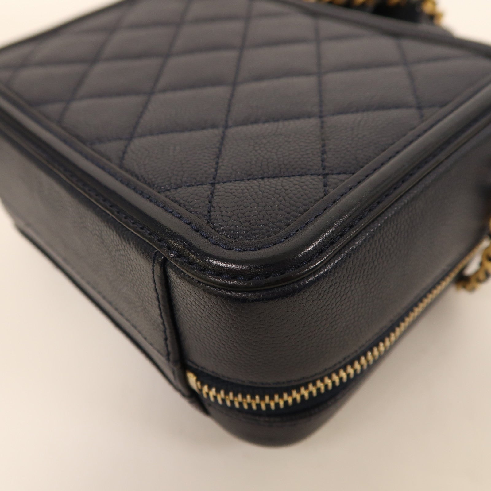 CHANEL 【激減優惠】牛皮皮革Vanity Case金扣鏈帶肩背袋