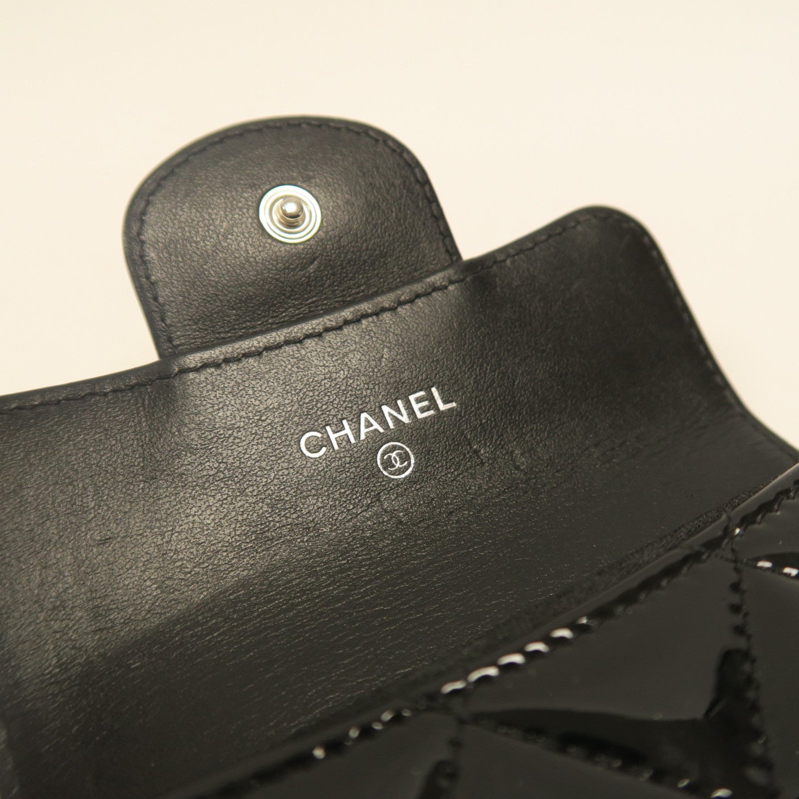 CHANEL 【激減優惠】菱格漆皮皮革Card Case銀扣卡片套黑色