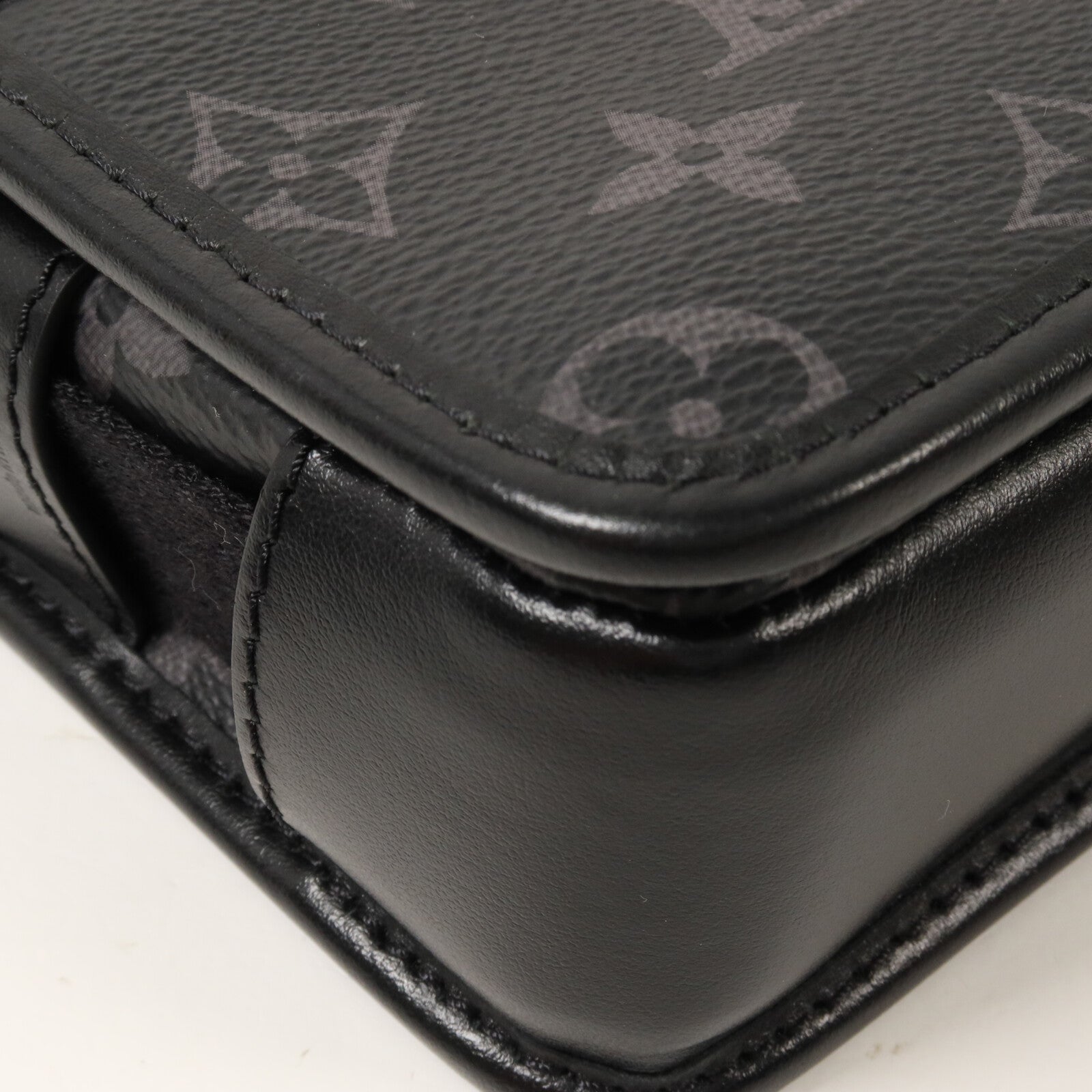LOUIS VUITTON Monogram Eclipse Bosphore Wearable Wallet肩背袋