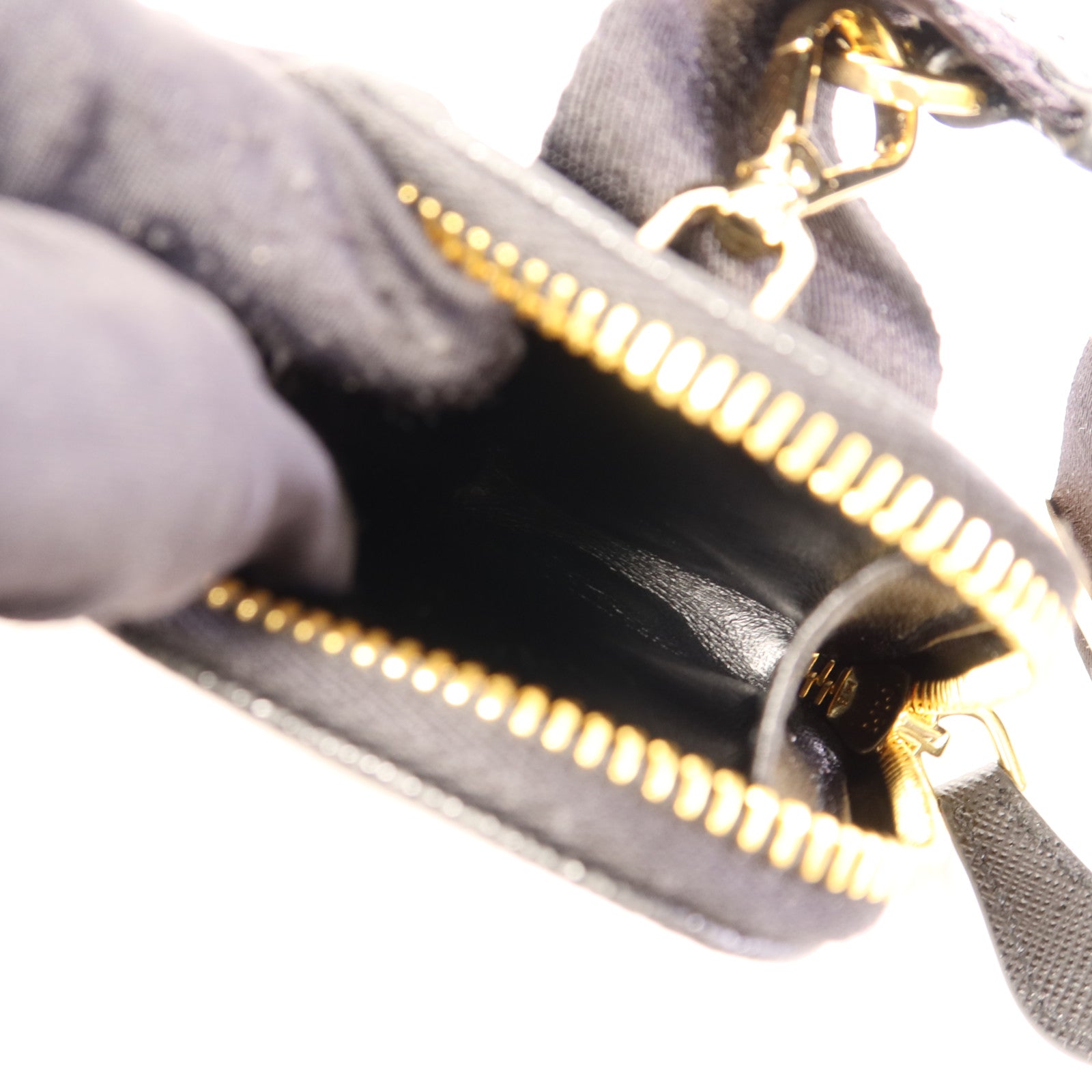 PRADA Saffiano皮革Re-Edition 2005金扣肩背袋