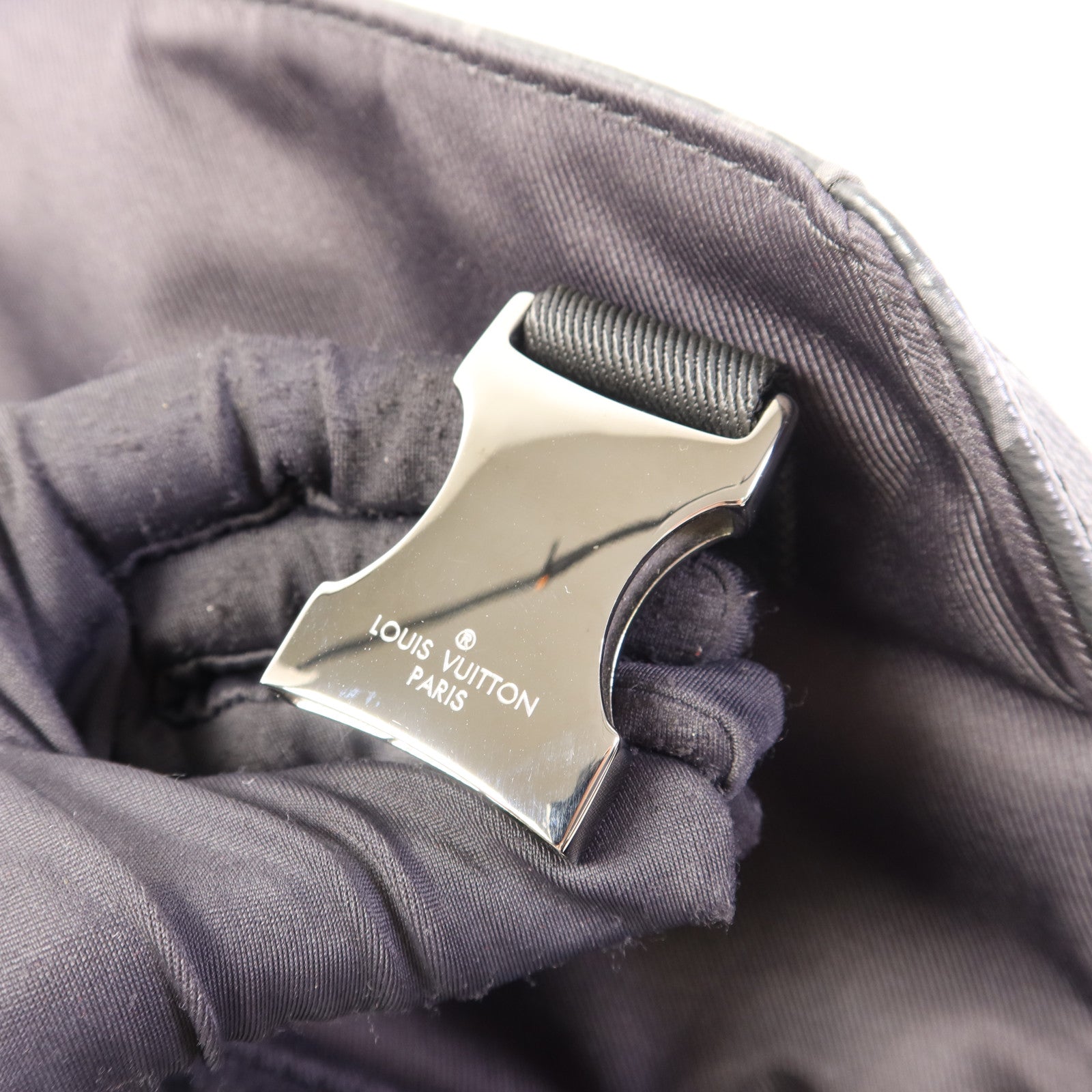 LOUIS VUITTON Monogram Eclipse Messenger PM Voyager銀扣肩背袋