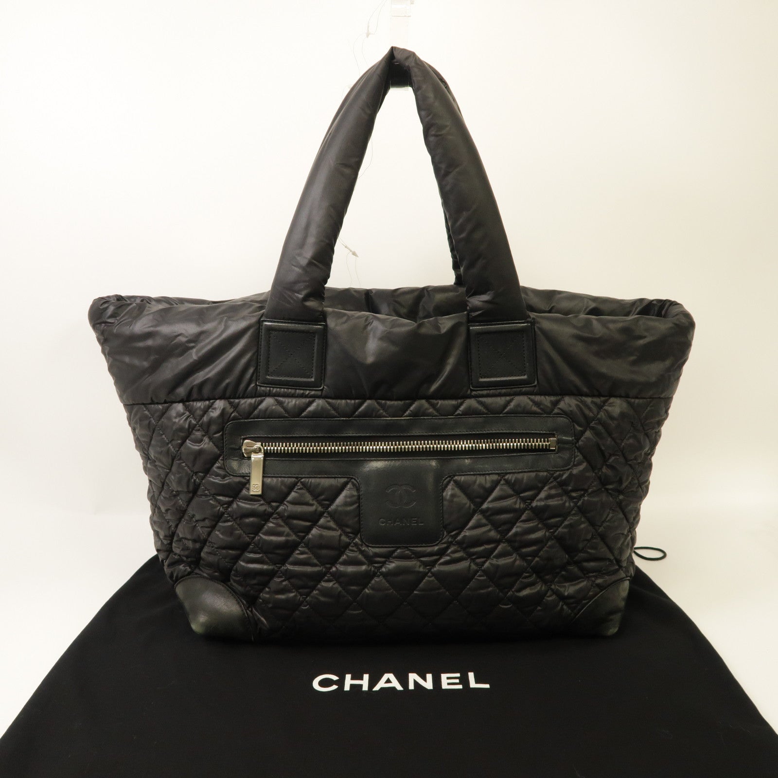 CHANEL 尼龍Coco Cocoon銀扣手挽袋黑色