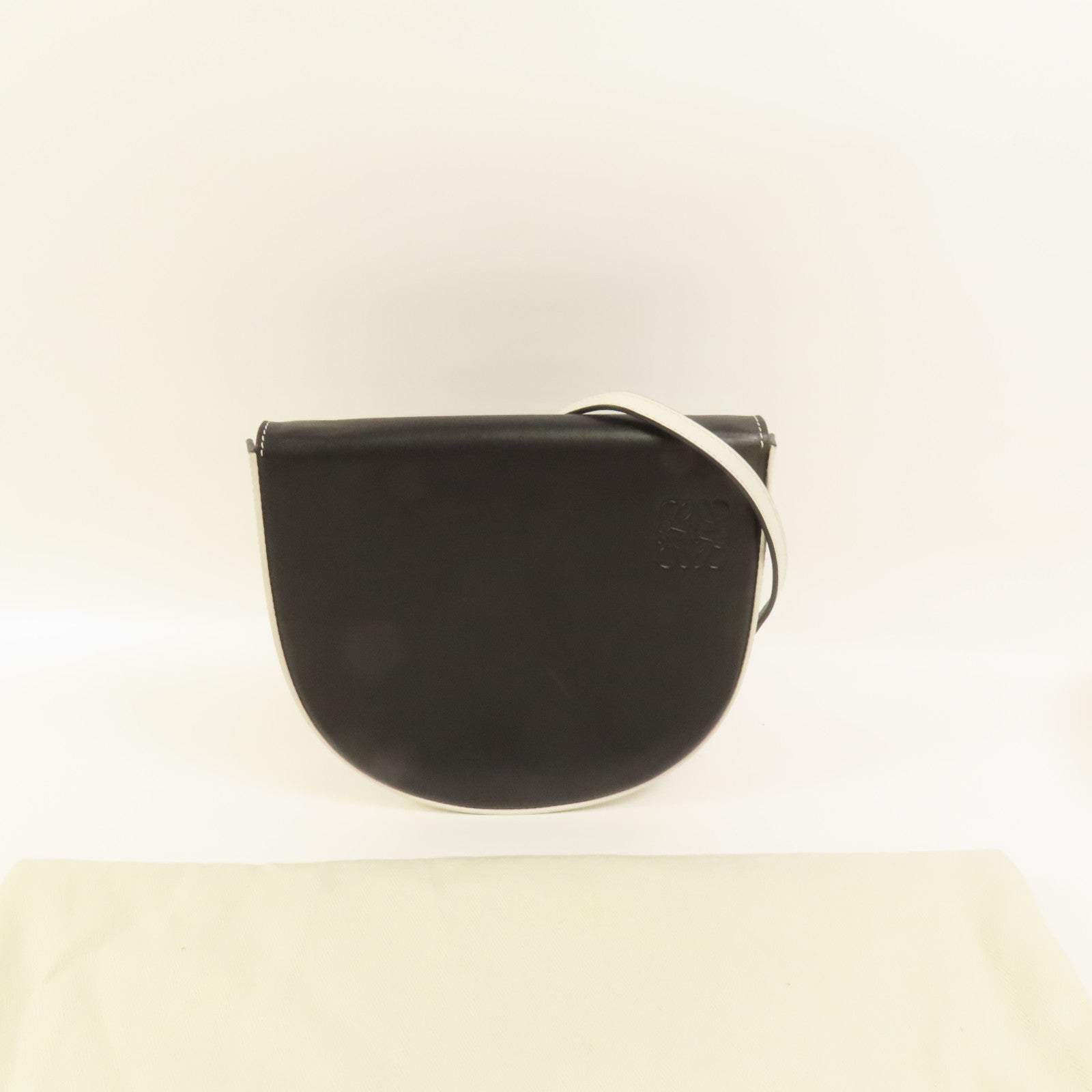 LOEWE 【激減優惠】牛皮皮革Heel Pouch肩背袋