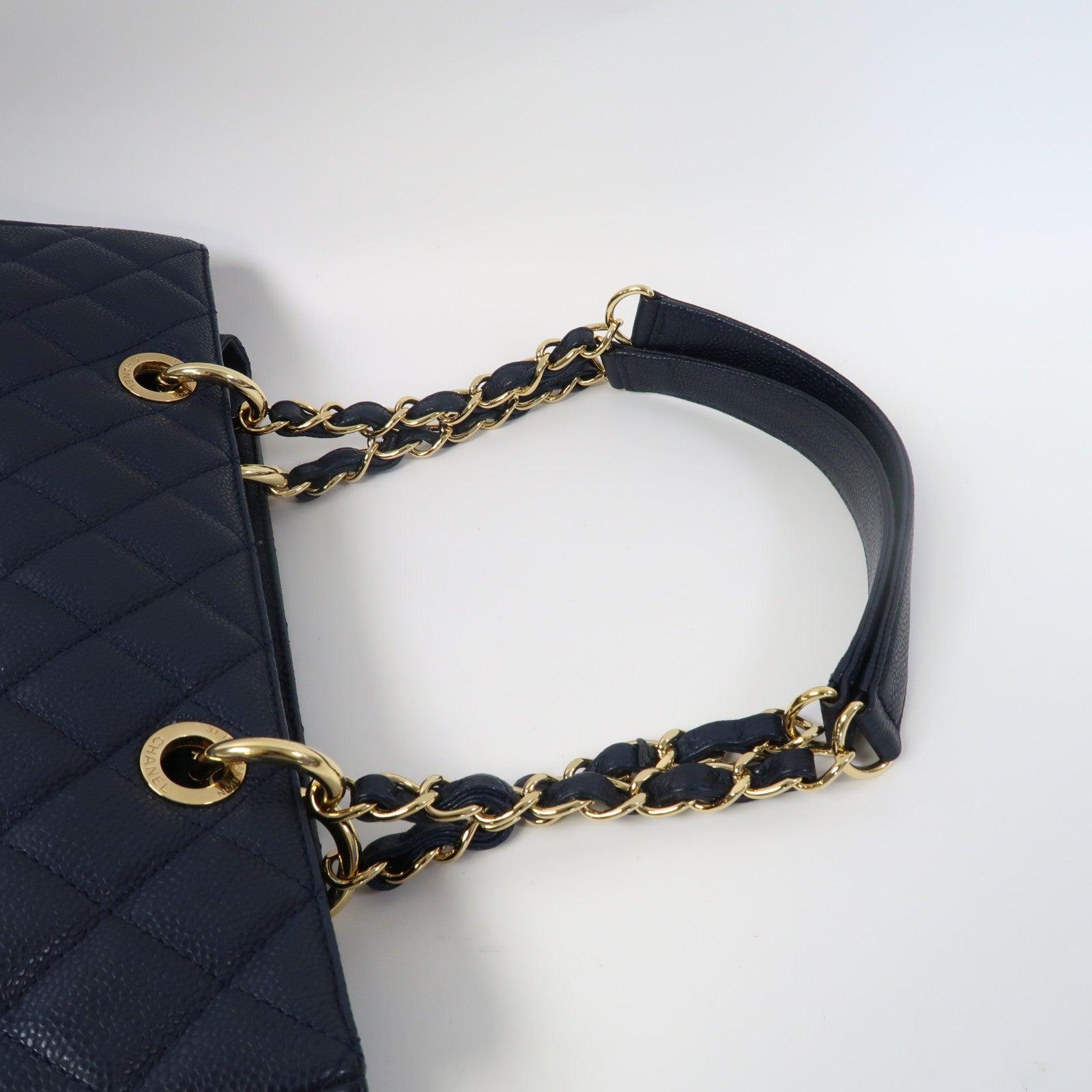 CHANEL 菱格Caviar皮革GST金扣肩背袋深藍色
