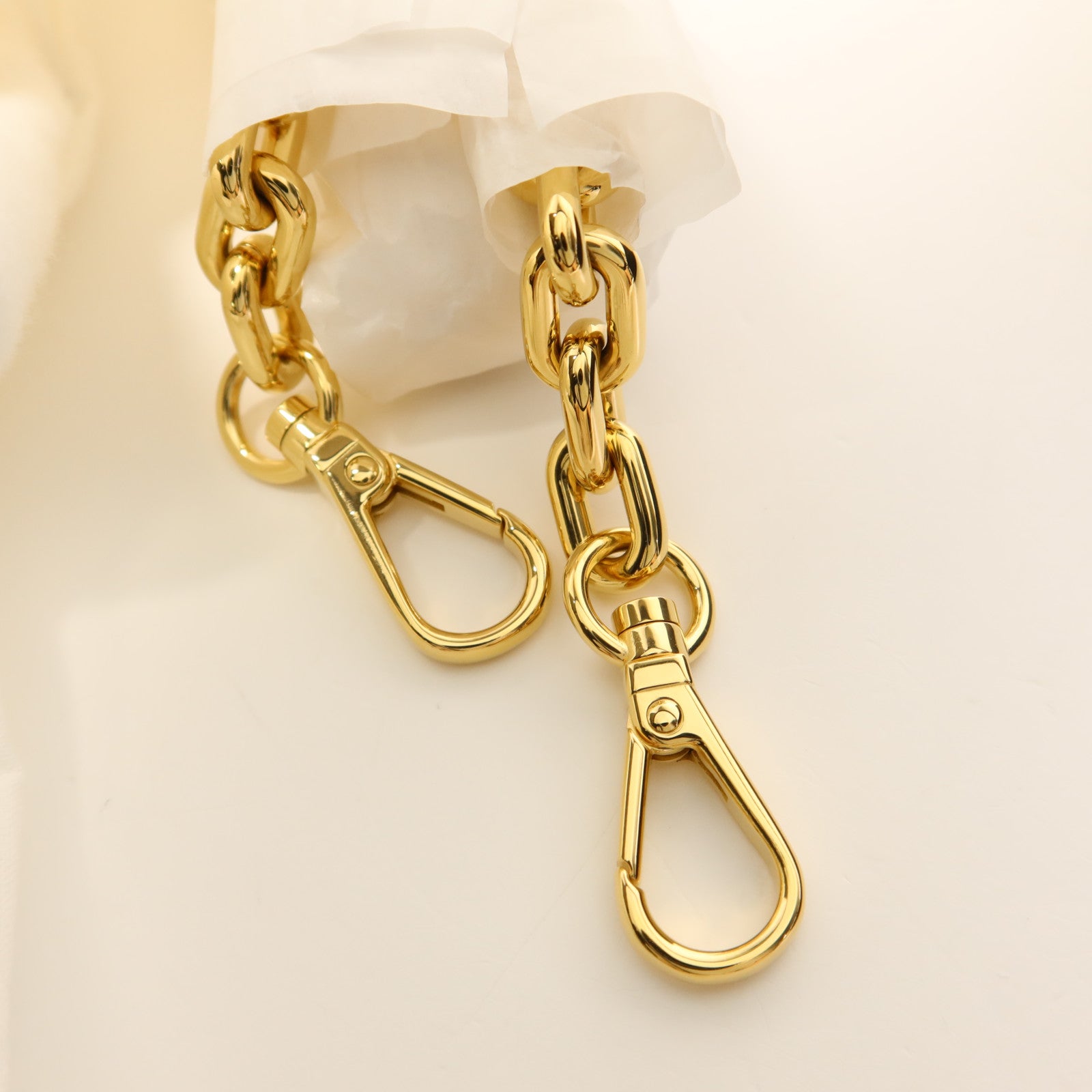 PRADA Saffiano皮革Re-Edition 2005金扣肩背袋