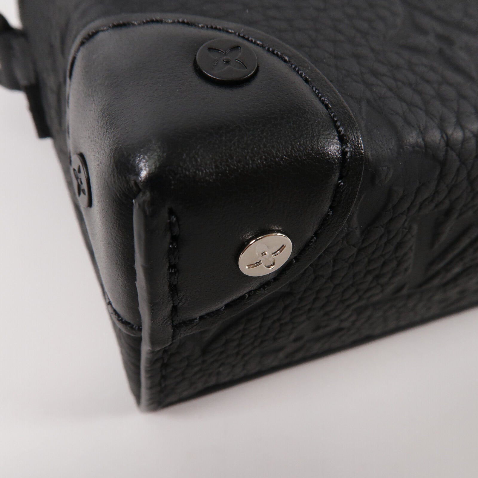 LOUIS VUITTON Monogram Taurillon Steamer Wearable Wallet肩背袋