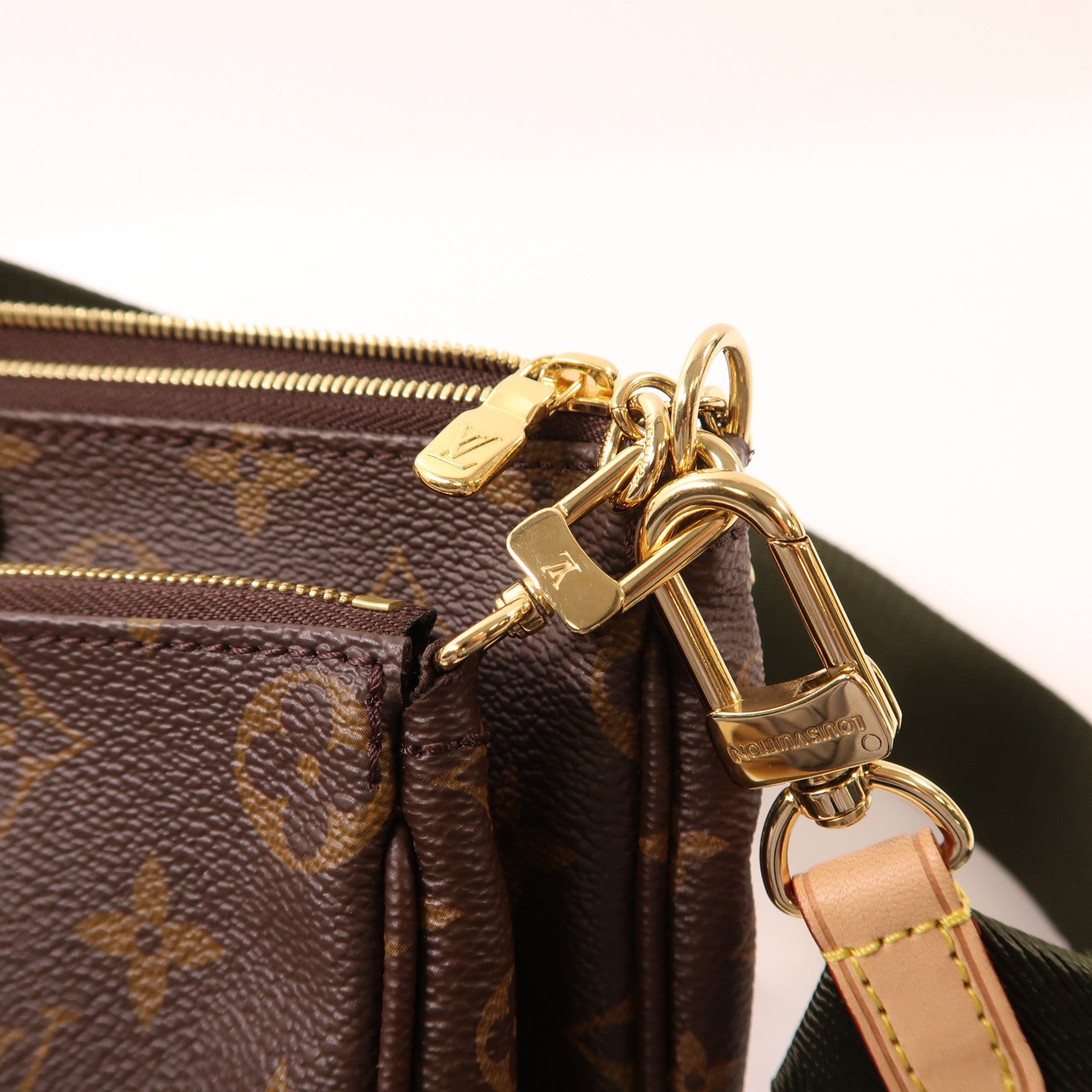 LOUIS VUITTON Monogram Multi Pochette Accessoires金扣肩背袋棕色