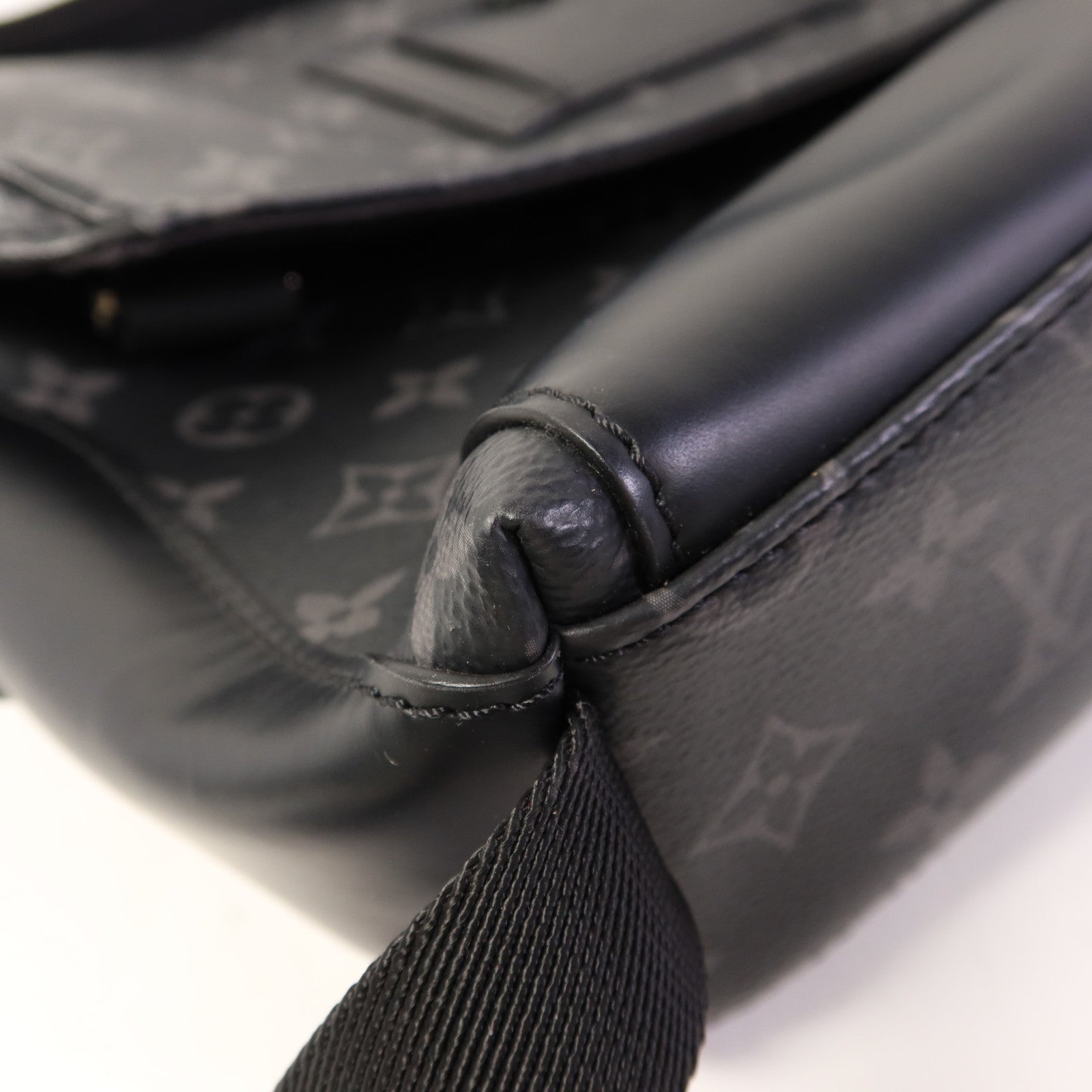 LOUIS VUITTON Monogram Eclipse Messenger PM Voyager銀扣肩背袋
