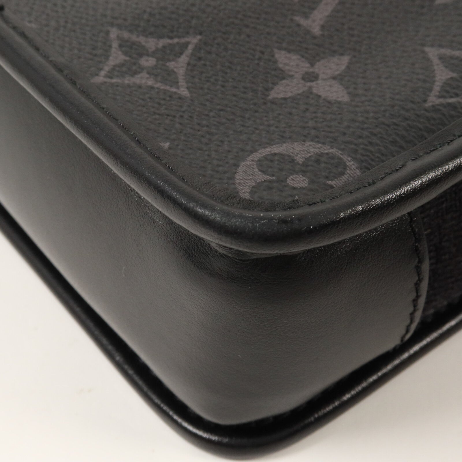 LOUIS VUITTON Monogram Eclipse Bosphore Wearable Wallet肩背袋