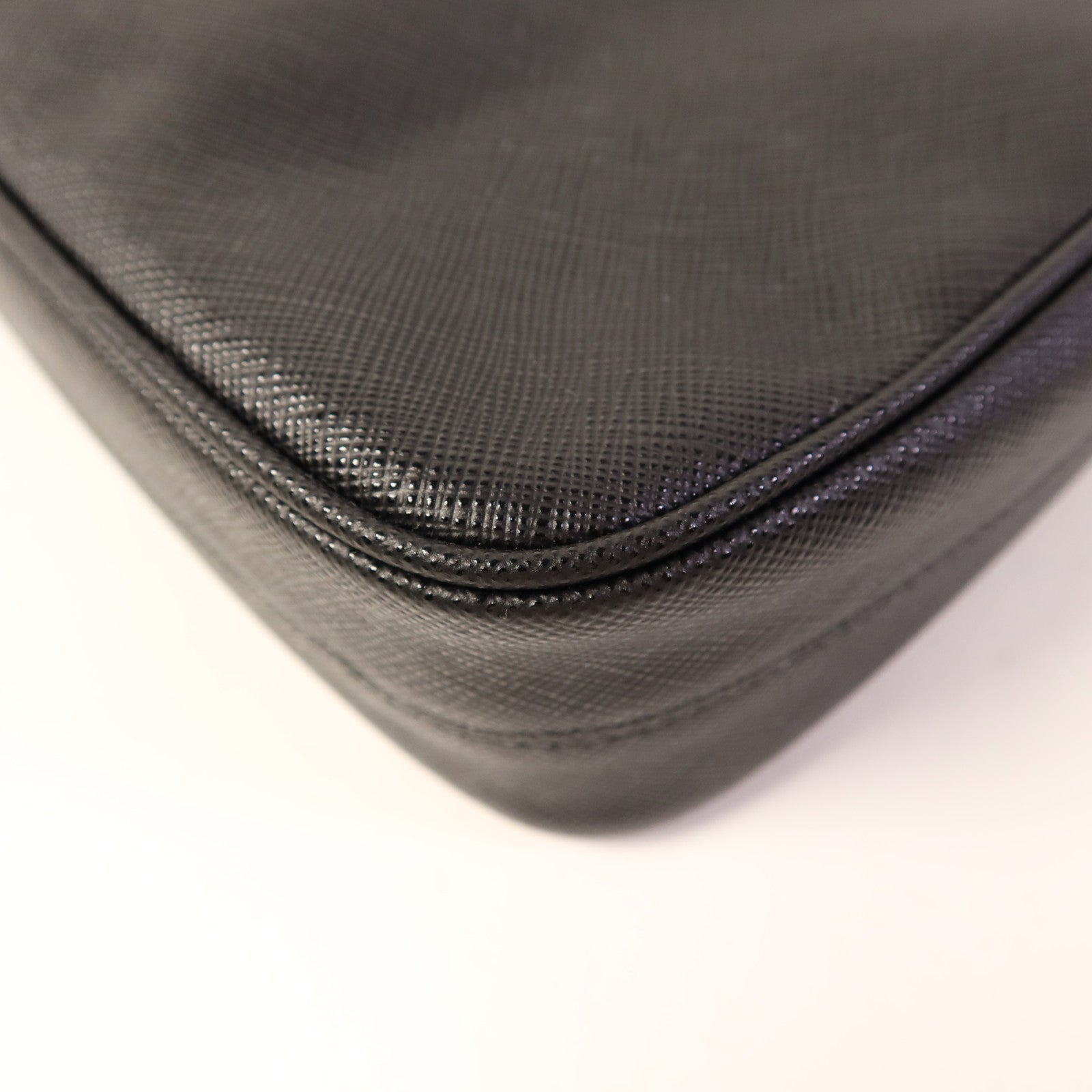 PRADA Saffiano皮革Re-Edition 2005金扣肩背袋