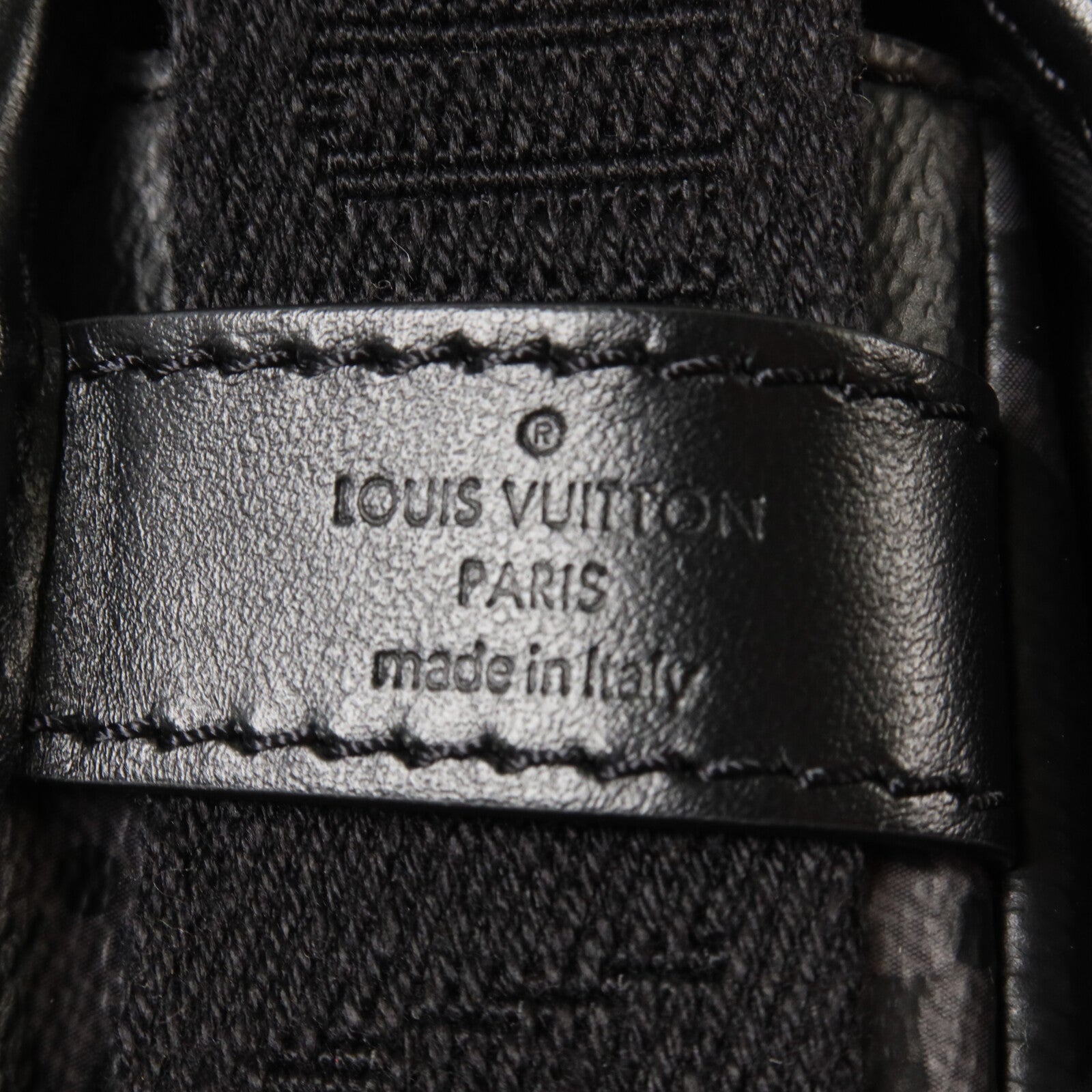 LOUIS VUITTON Monogram Eclipse Bosphore Wearable Wallet肩背袋
