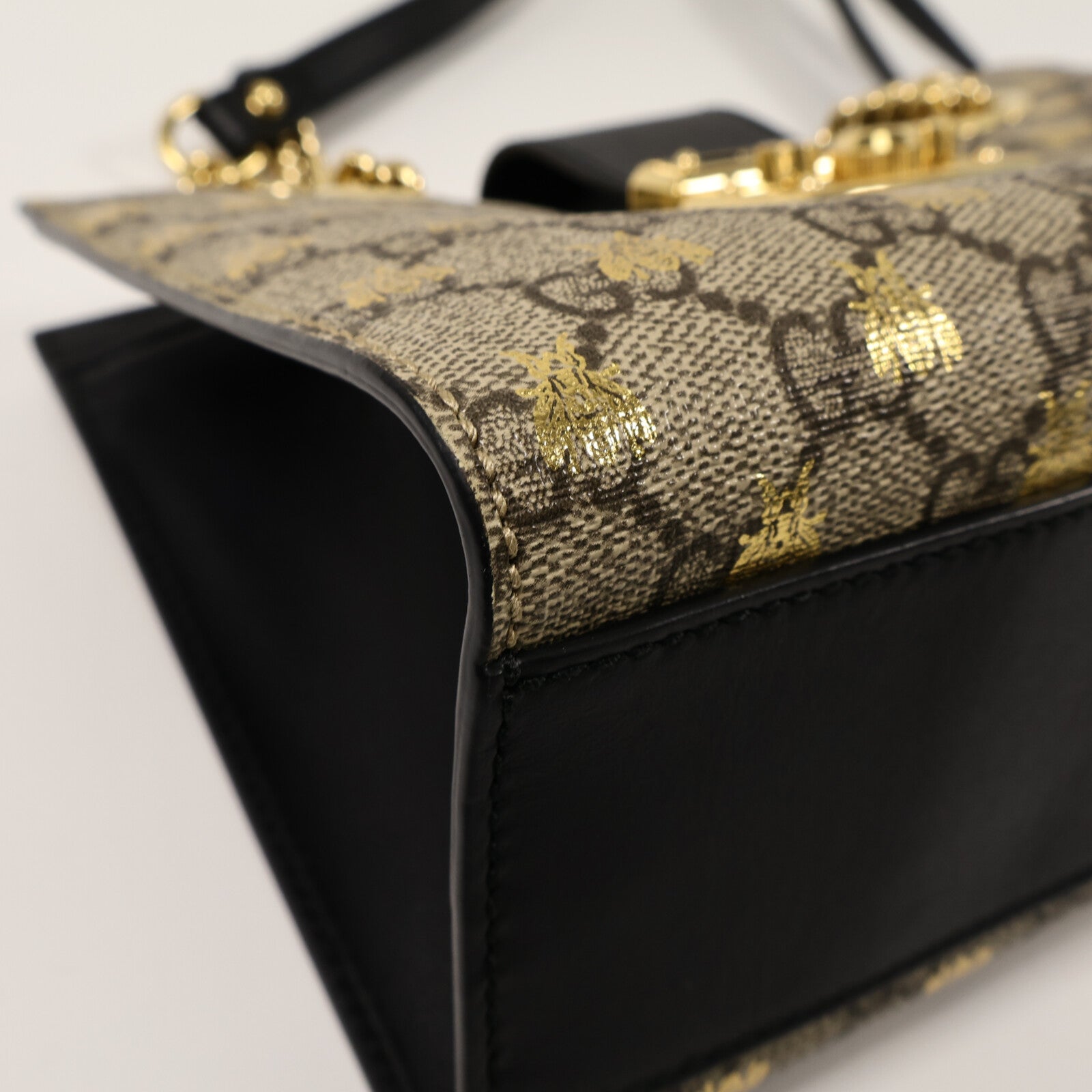 GUCCI 塗層帆布Padlock GG Small鏈帶肩背袋