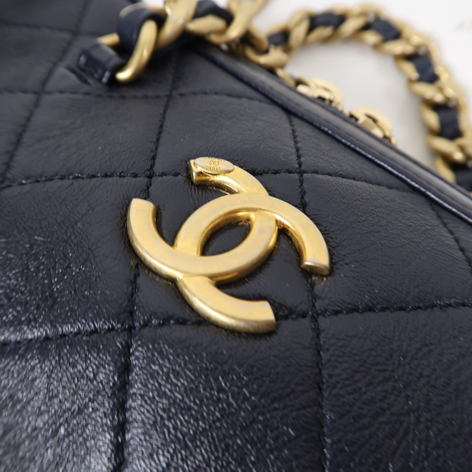 CHANEL 菱格羊皮皮革Chain Shoulder金扣鏈帶肩背袋深藍色