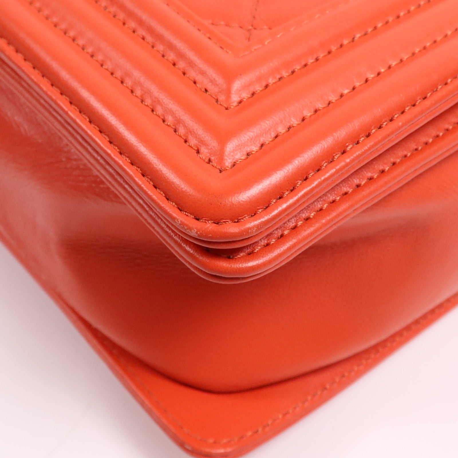 CHANEL 牛皮皮革Boy 28金扣鏈帶肩背袋