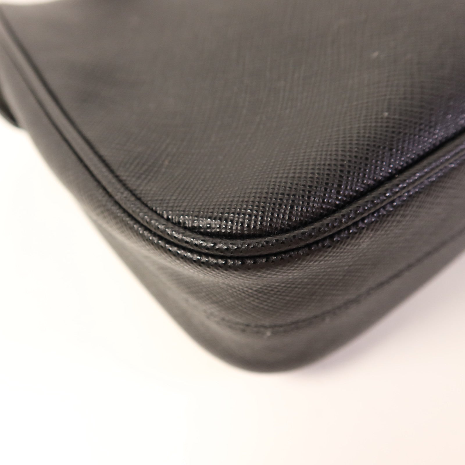 PRADA Saffiano皮革Re-Edition 2005金扣肩背袋