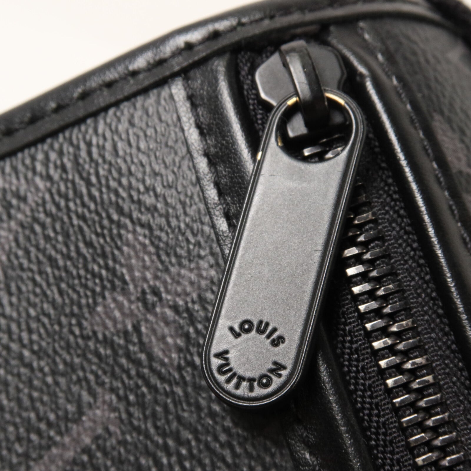 LOUIS VUITTON Monogram Eclipse Bosphore Wearable Wallet肩背袋