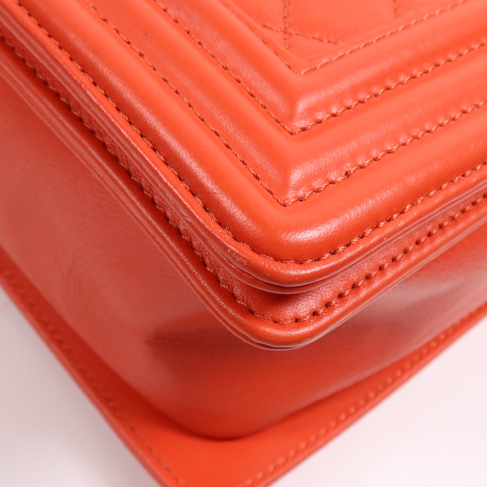 CHANEL 牛皮皮革Boy 28金扣鏈帶肩背袋