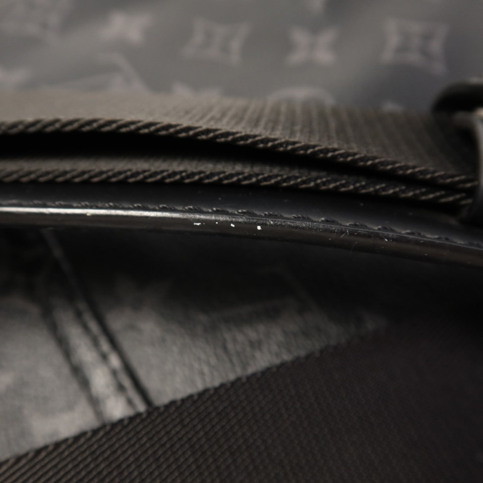 LOUIS VUITTON Monogram Eclipse Messenger PM Voyager銀扣肩背袋
