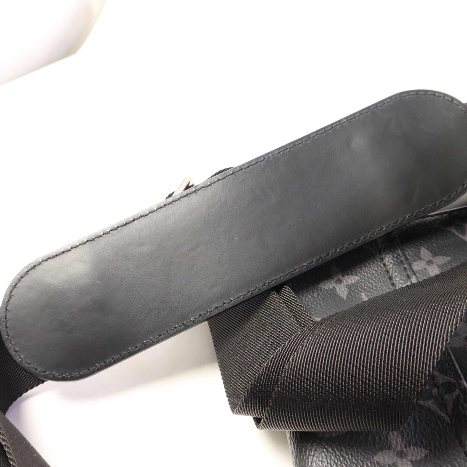 LOUIS VUITTON Monogram Eclipse Messenger PM Voyager銀扣肩背袋