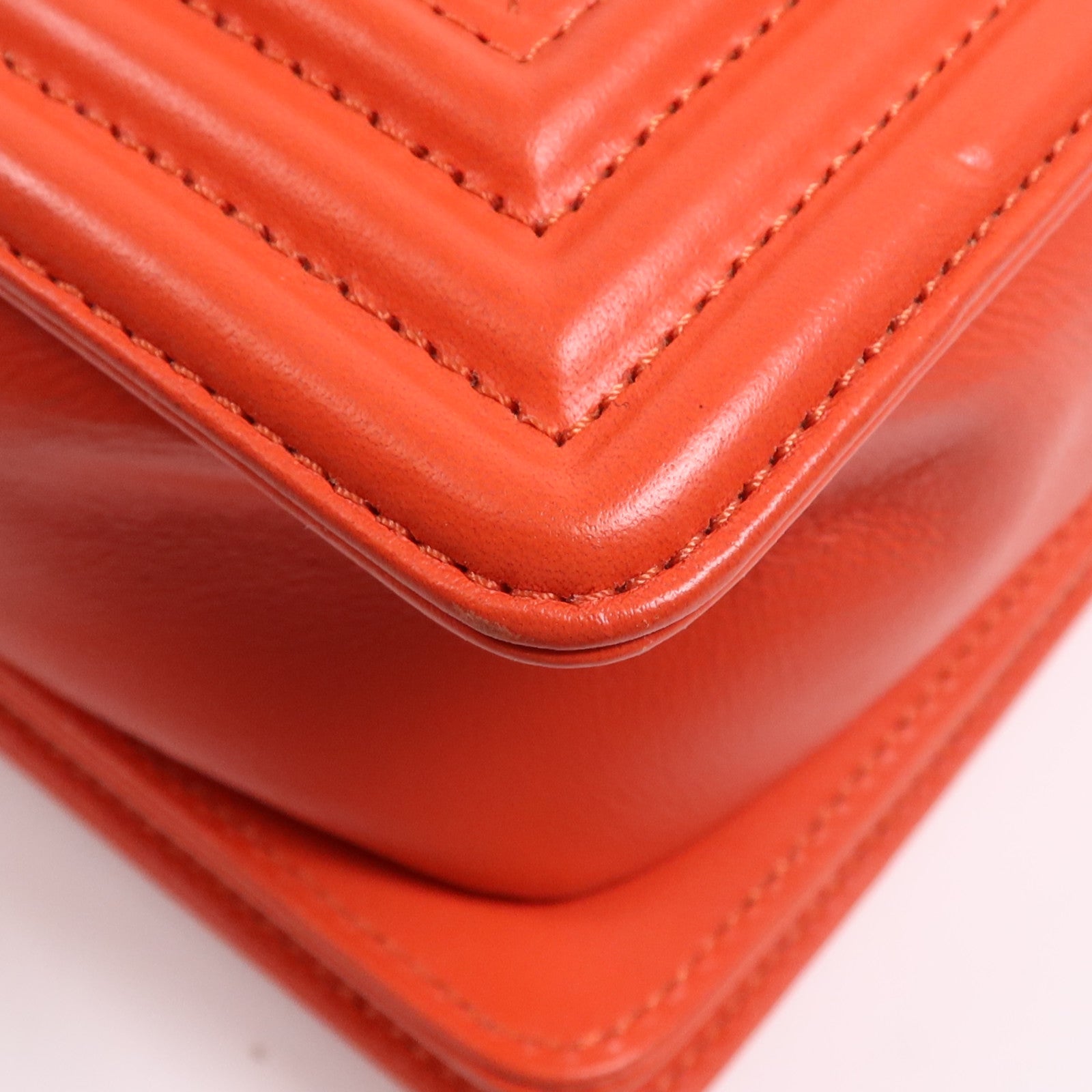 CHANEL 牛皮皮革Boy 28金扣鏈帶肩背袋