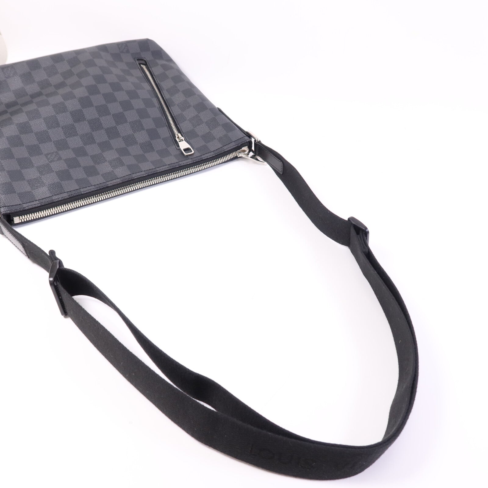 LOUIS VUITTON Damier Graphite Mick PM銀扣肩背袋