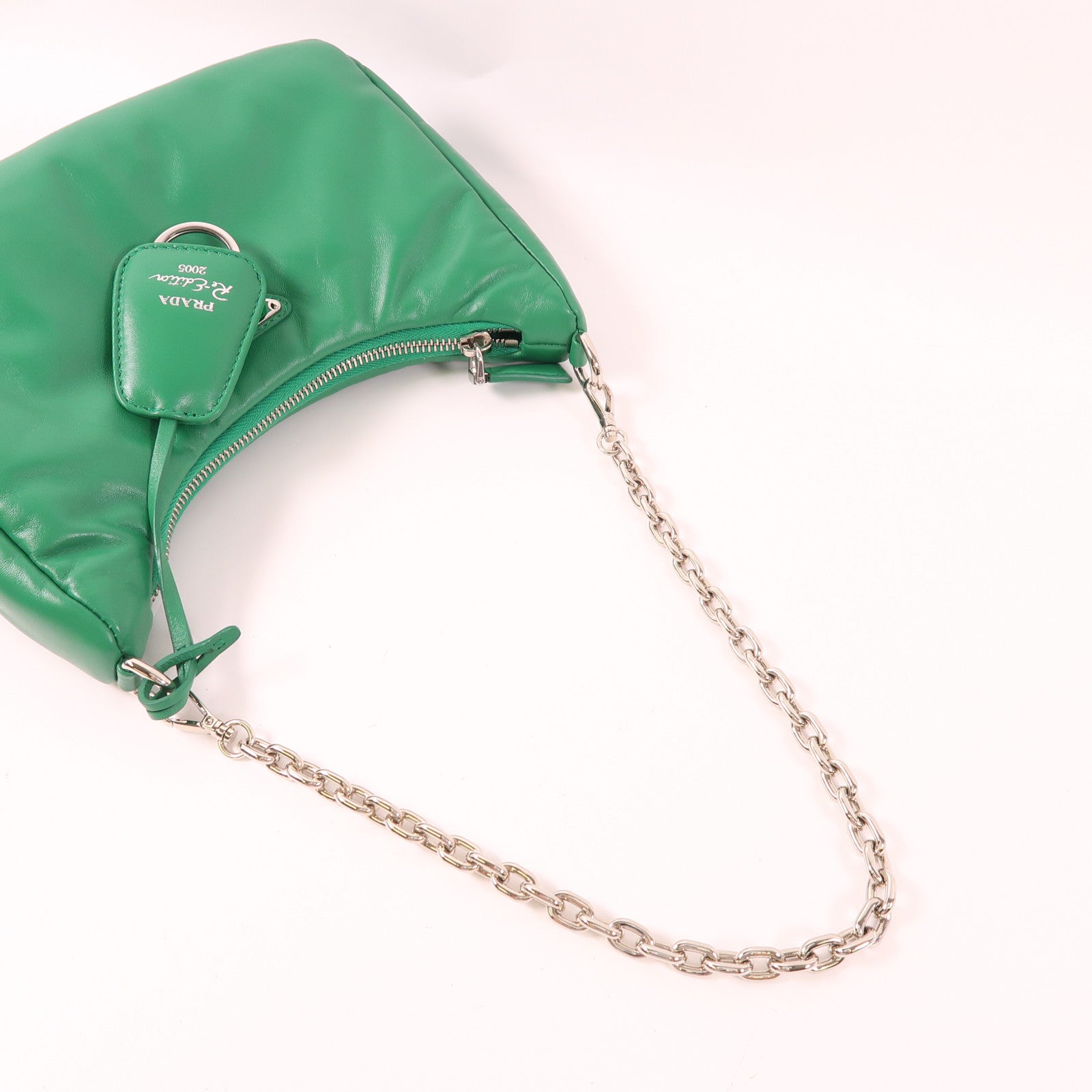 PRADA 羊皮皮革Re-Edition2005銀扣鏈帶肩背袋
