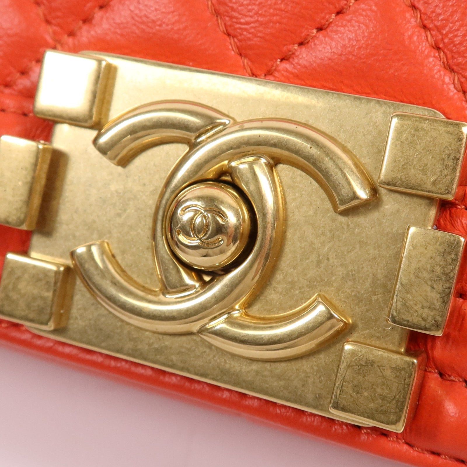 CHANEL 牛皮皮革Boy 28金扣鏈帶肩背袋