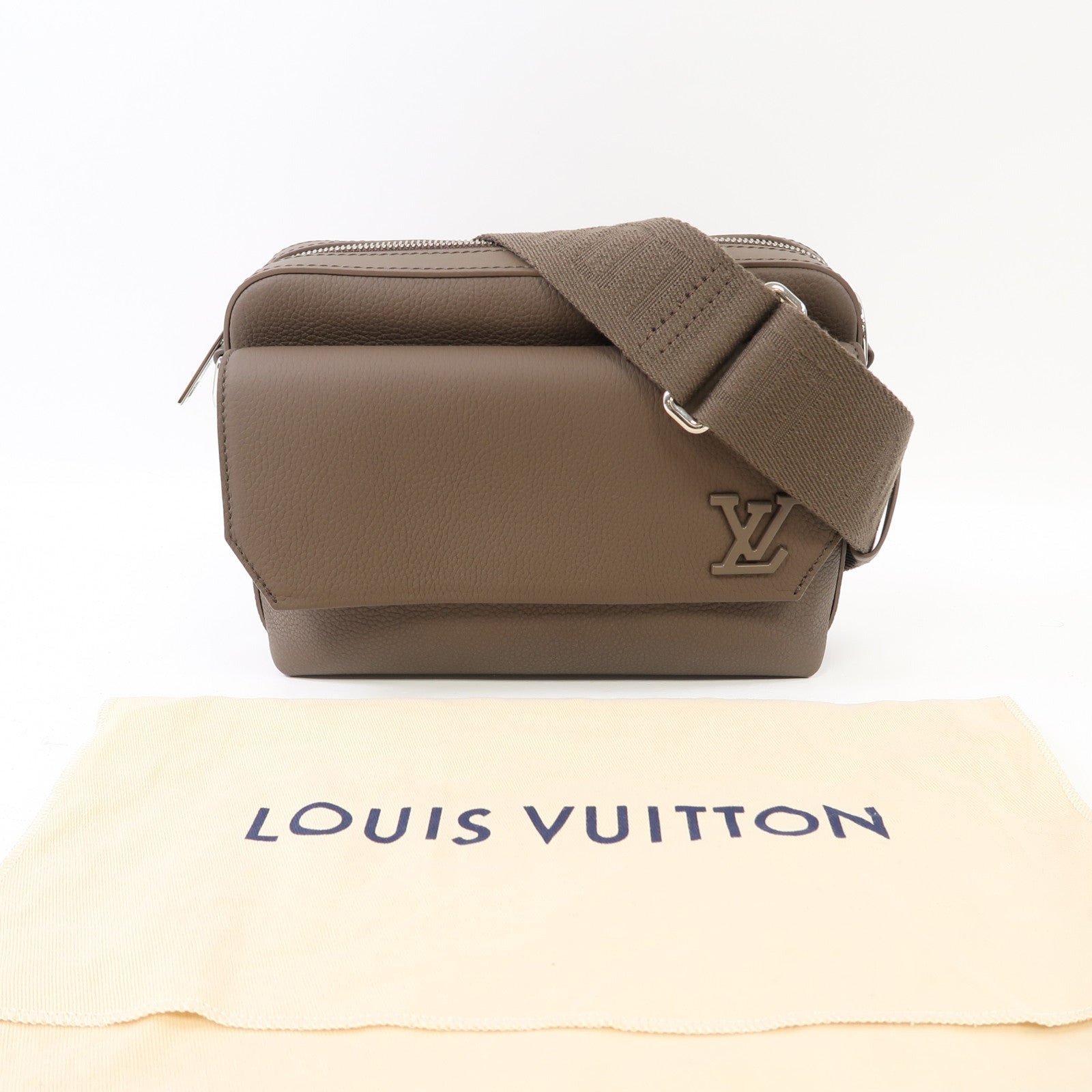 LOUIS VUITTON 牛皮皮革Fastline Messenger銀扣肩背袋啡色