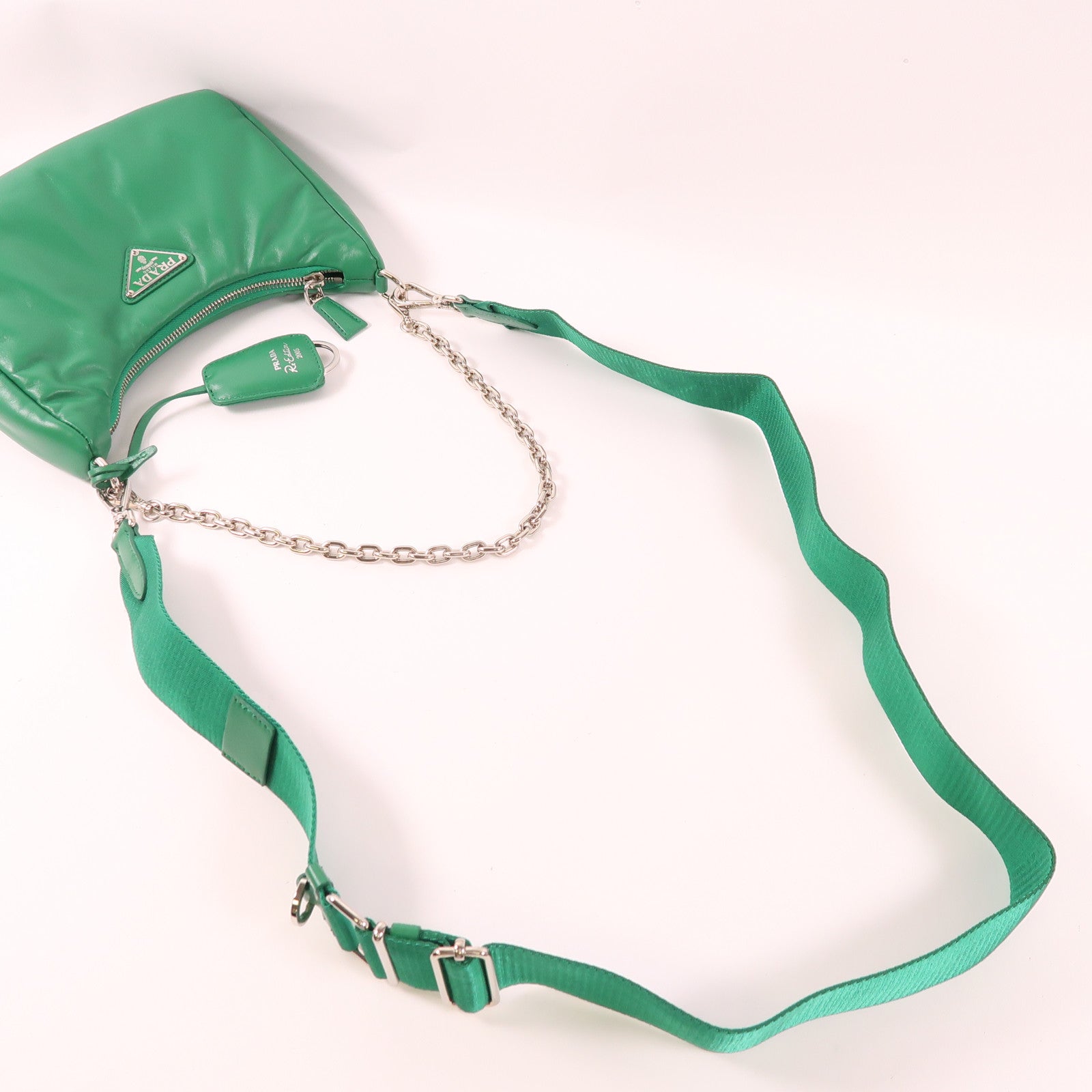 PRADA 羊皮皮革Re-Edition2005銀扣鏈帶肩背袋