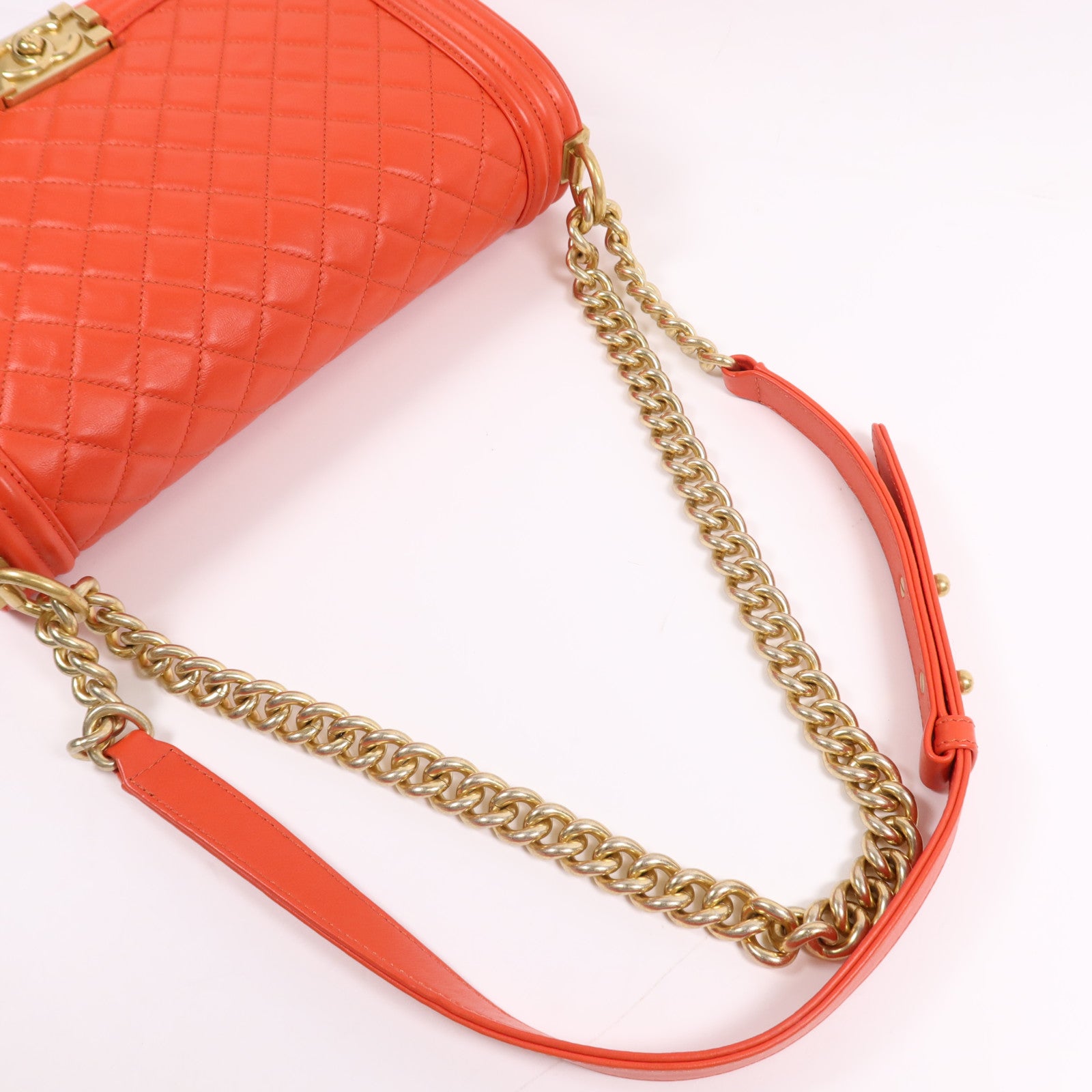 CHANEL 牛皮皮革Boy 28金扣鏈帶肩背袋