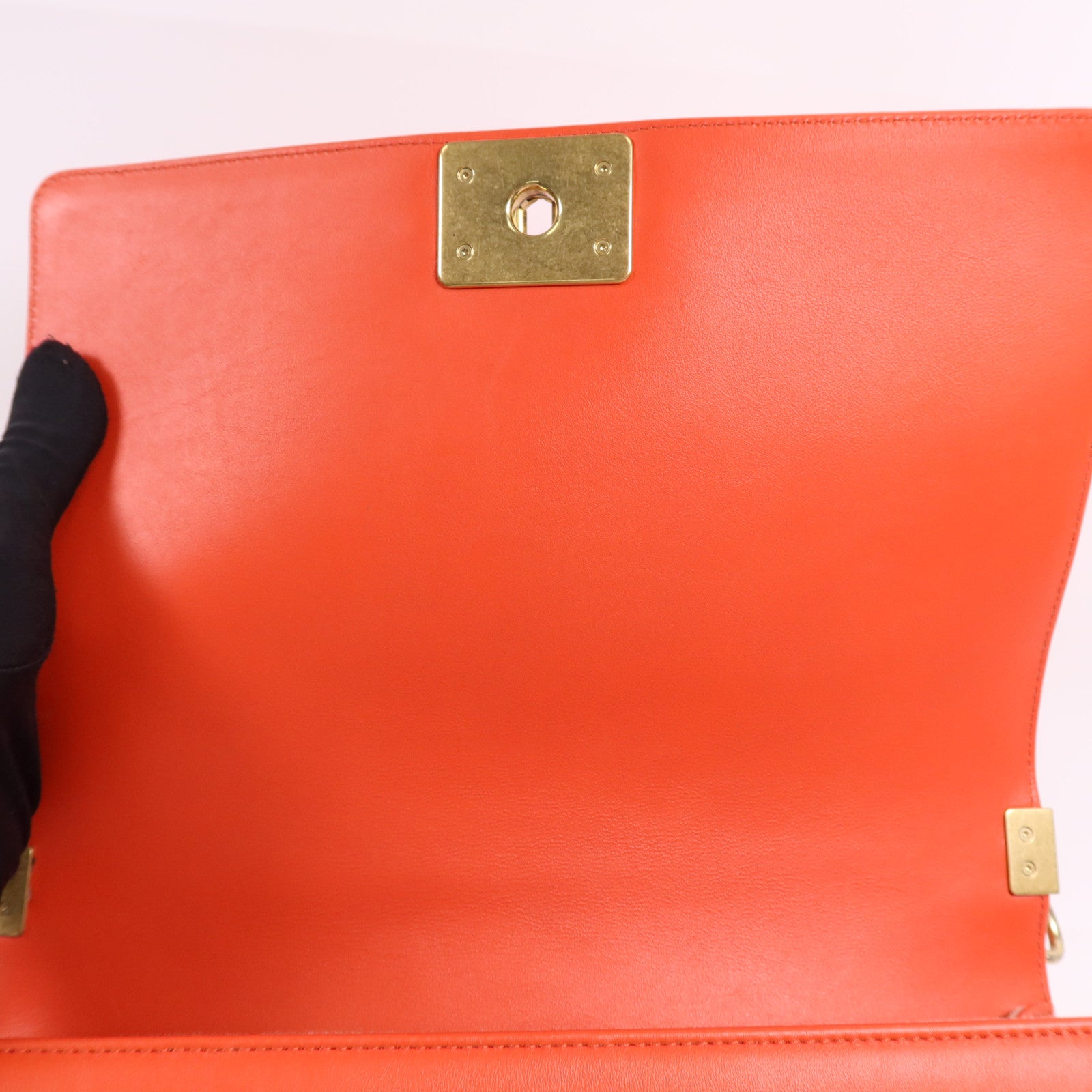 CHANEL 牛皮皮革Boy 28金扣鏈帶肩背袋