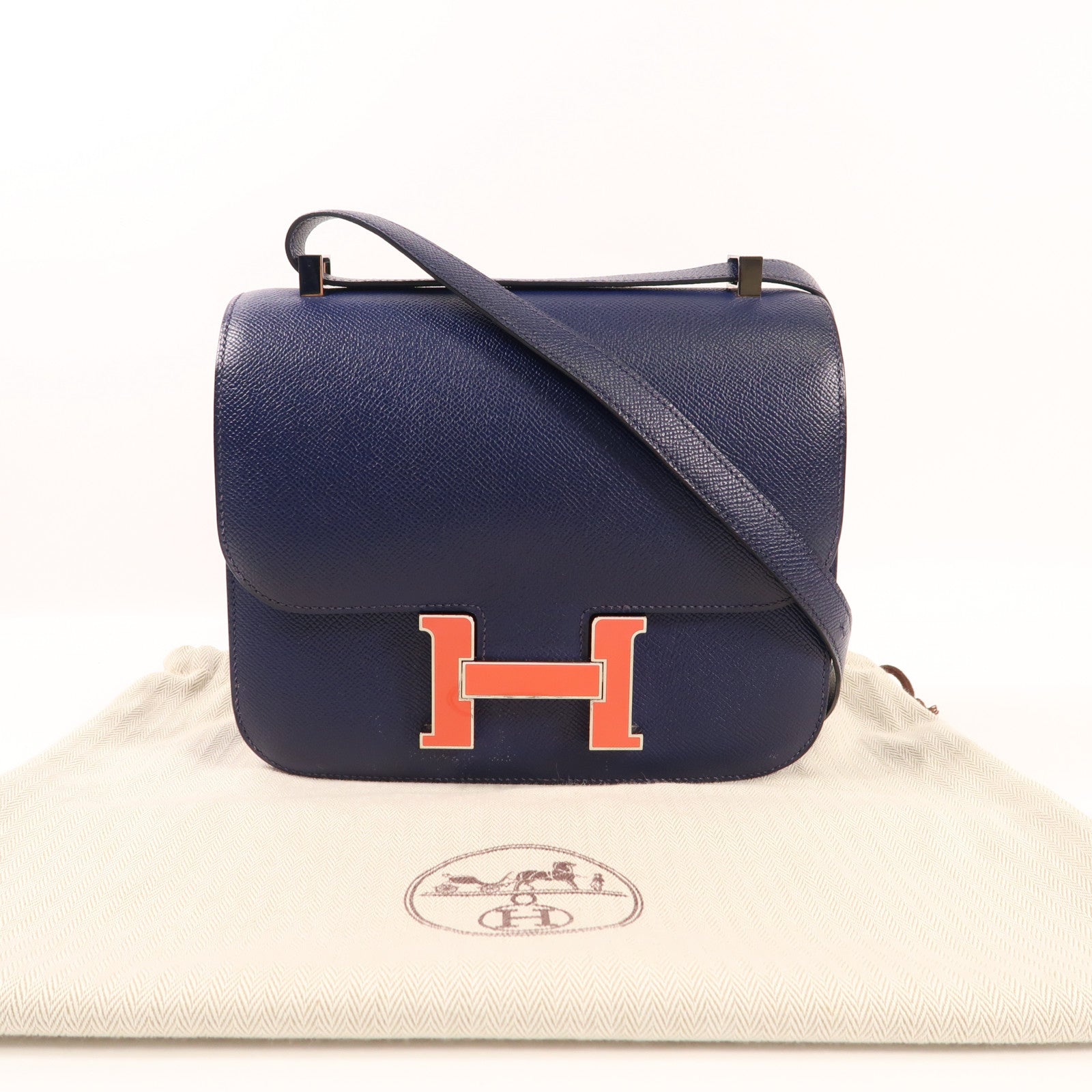 HERMES Epsom皮革Constance 24銀扣肩背袋Bleu Sapair