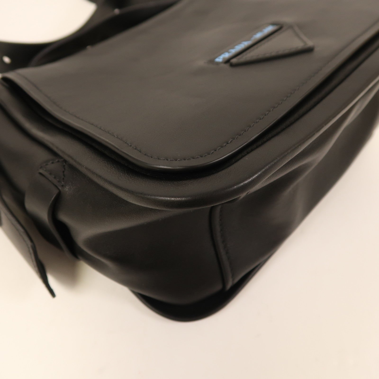 PRADA 羊皮皮革Etiquette Bag銀扣肩背袋黑色