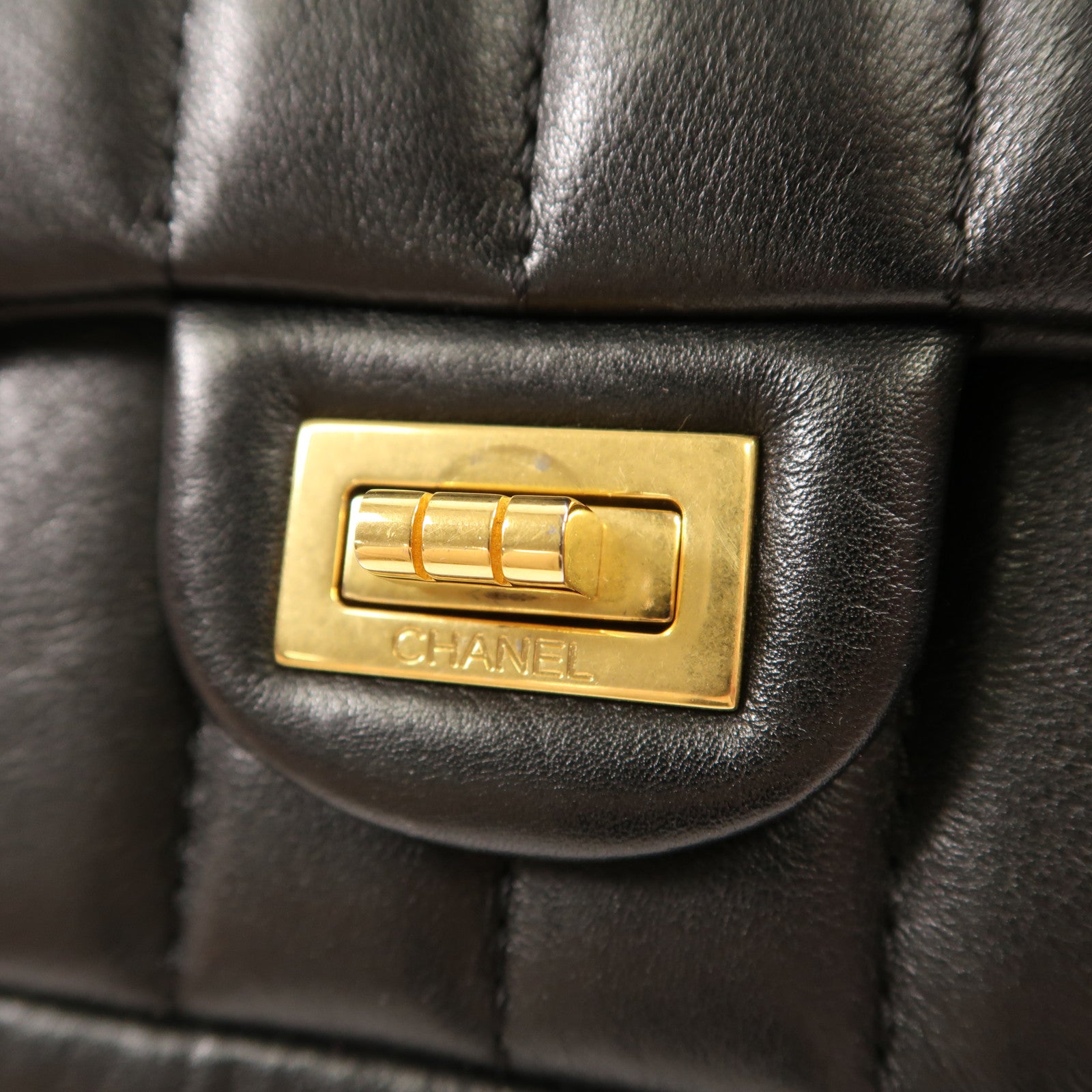 CHANEL 牛皮皮革2.55 Mini金扣鏈帶肩背袋