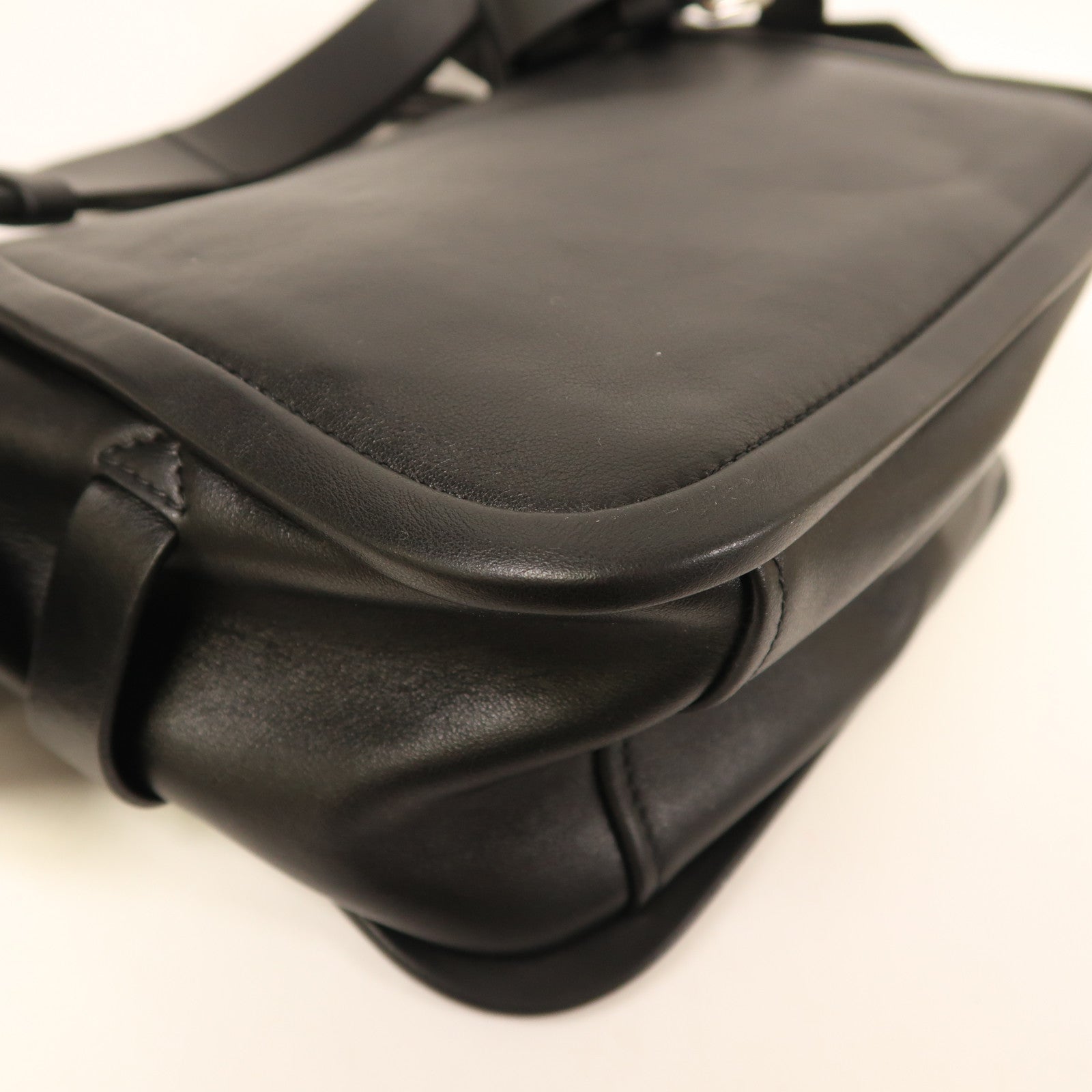 PRADA 羊皮皮革Etiquette Bag銀扣肩背袋黑色