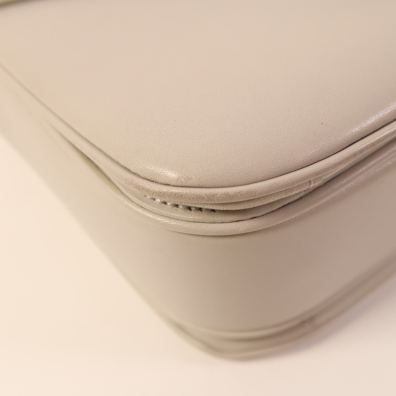 CELINE 牛皮皮革Medium C鏈帶肩背袋