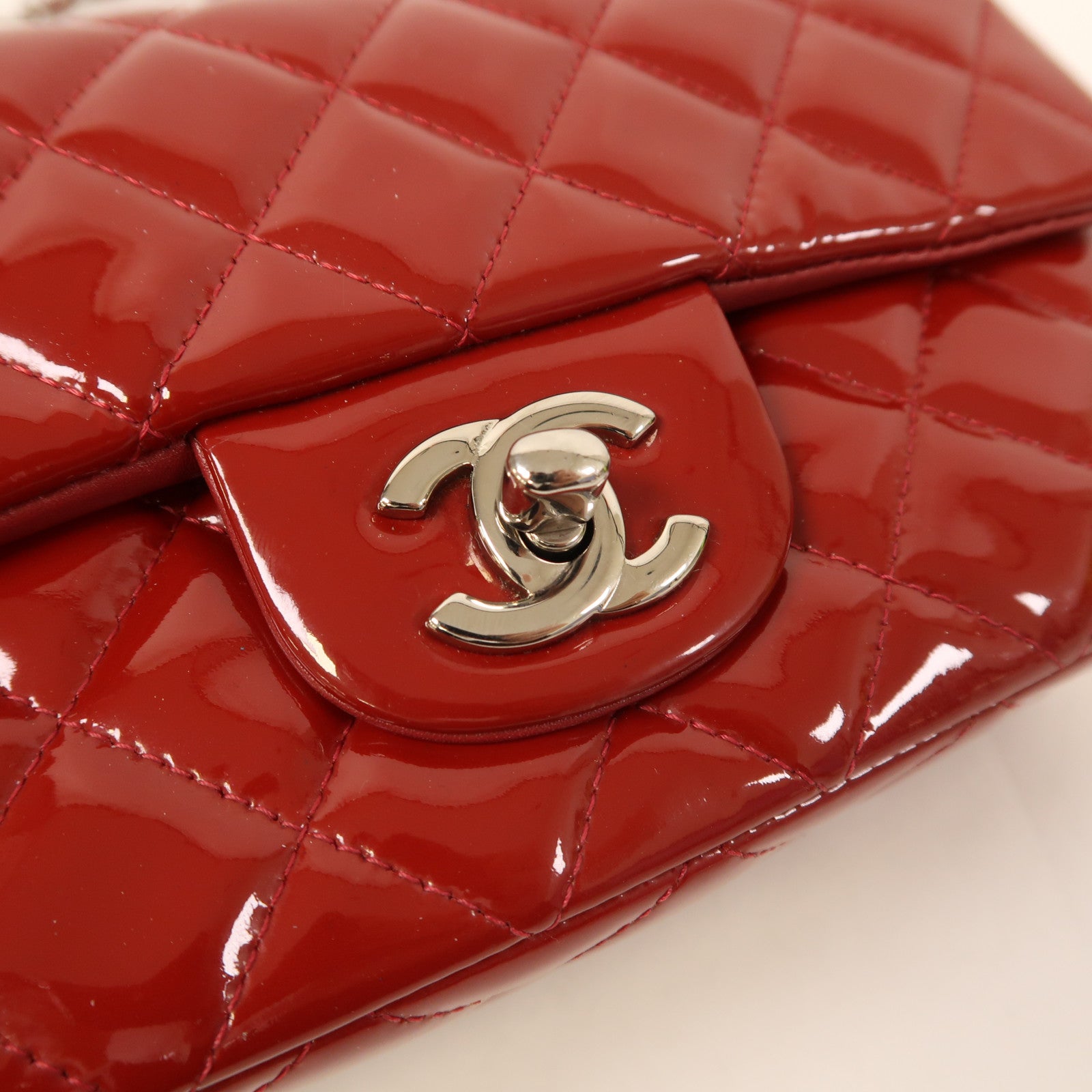 CHANEL 【激減優惠】漆皮皮革Classic 20銀扣肩背袋