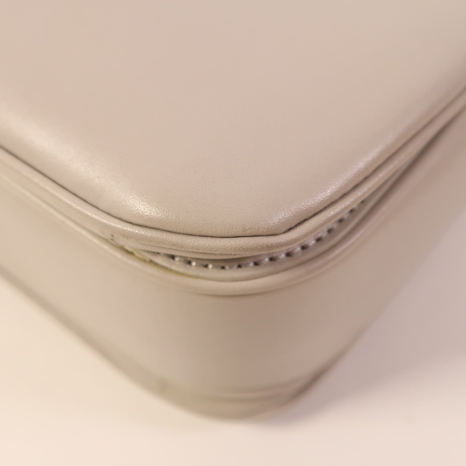 CELINE 牛皮皮革Medium C鏈帶肩背袋